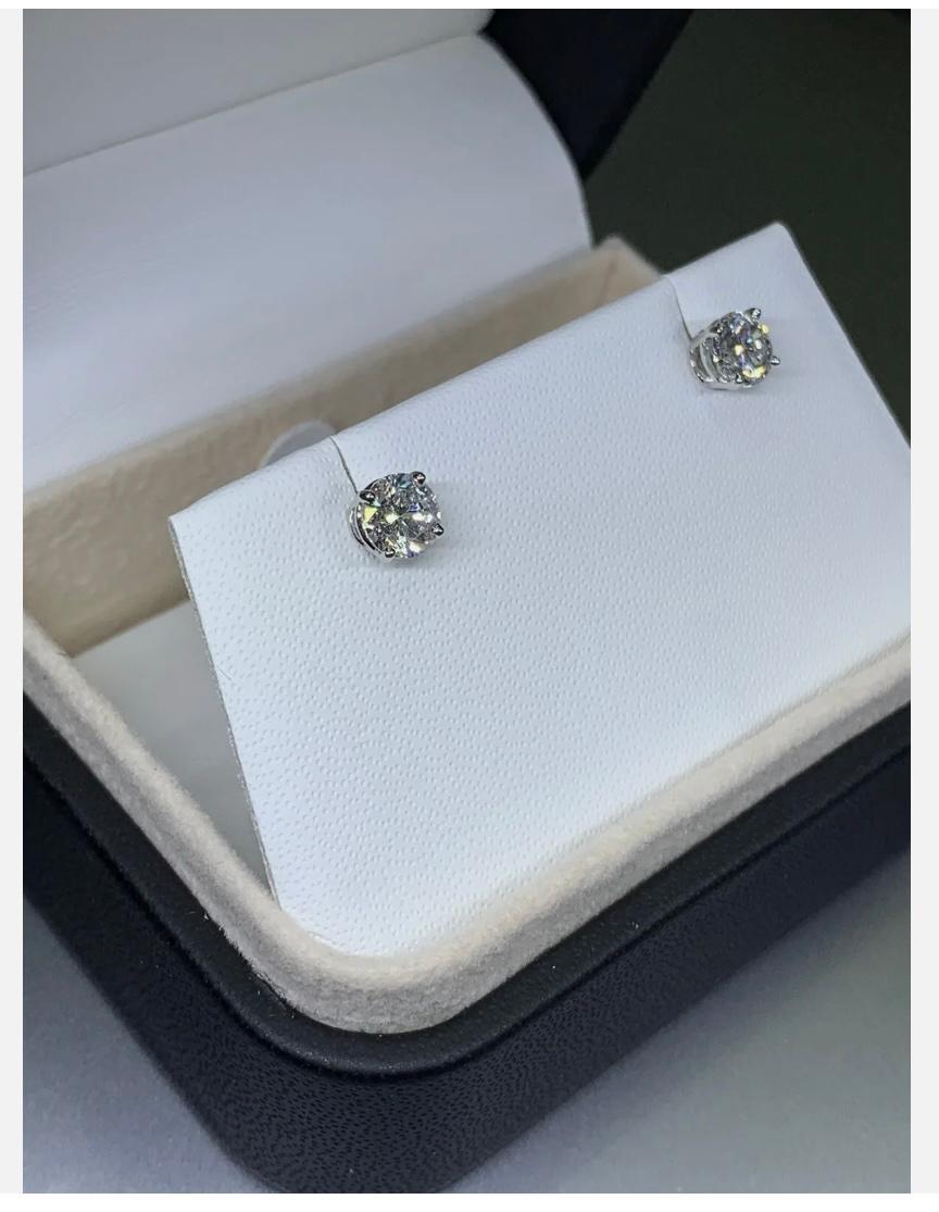 Women's or Men's 1.42ct Diamond certified solitaire studs earrings 18ct white gold For Sale