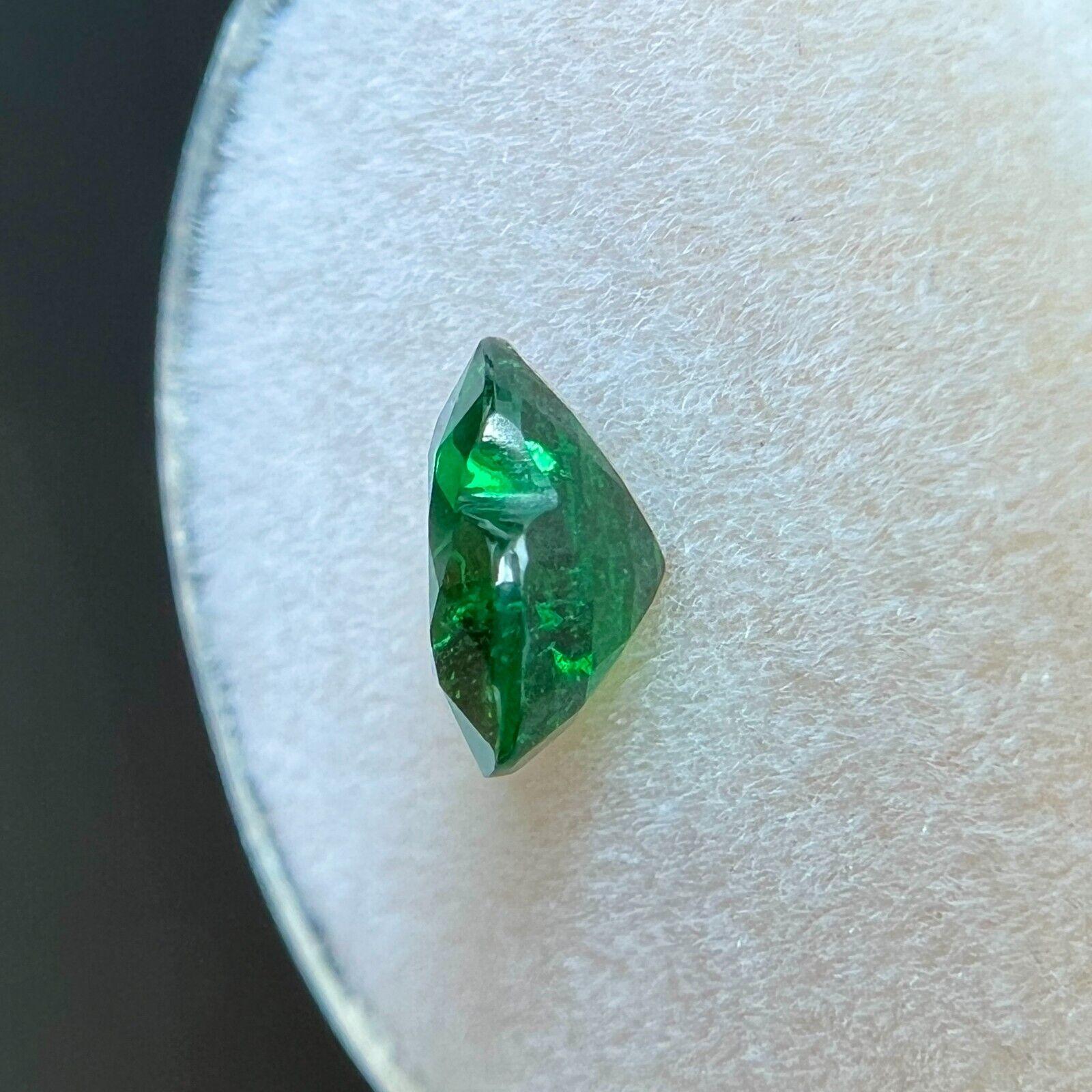 Tsavorite grenat taille cœur vert vif de 1,42 carat, pierre précieuse rare Unisexe en vente