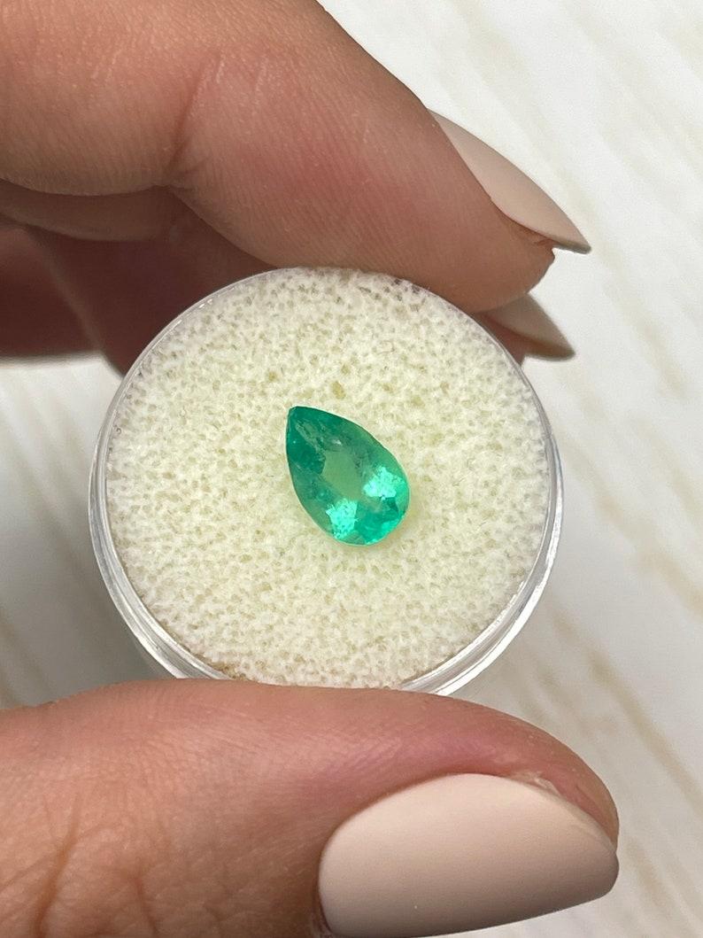 1.42ct Yellowish Green Colombian Emerald - Pear Cut May Birthstone Gemstone In New Condition For Sale In Jupiter, FL