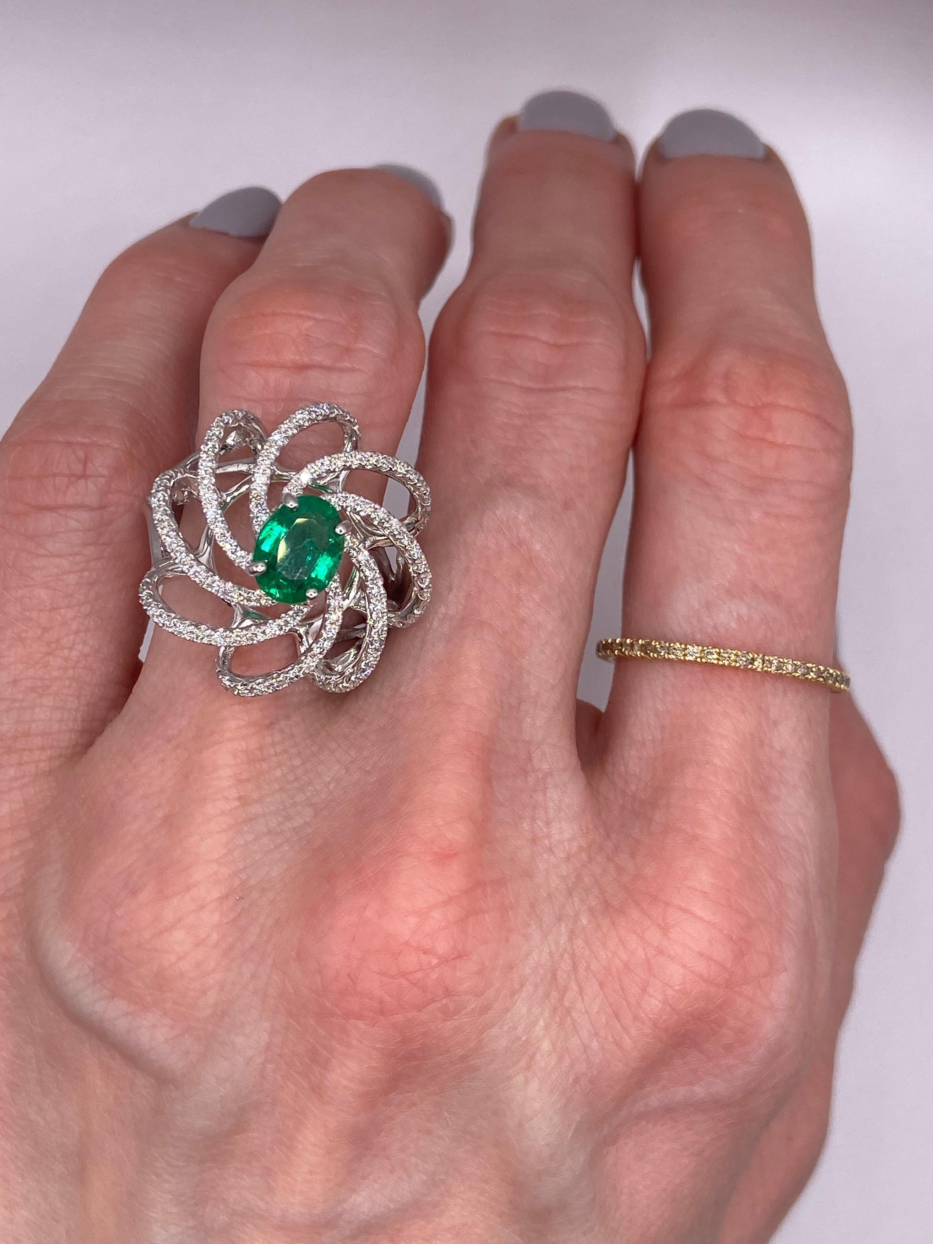 1.42ctw Oval Emerald & Round Diamond Ring in 18KT White Gold In New Condition For Sale In New York, NY