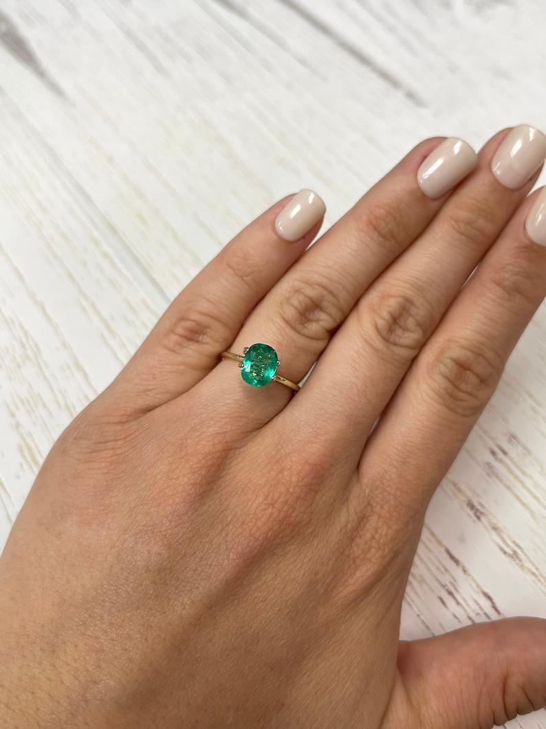 1,43 Carati 9x7 Grande Smeraldo Colombiano Verde Bluastro - Gemma allungata con taglio a cuscino in vendita 1