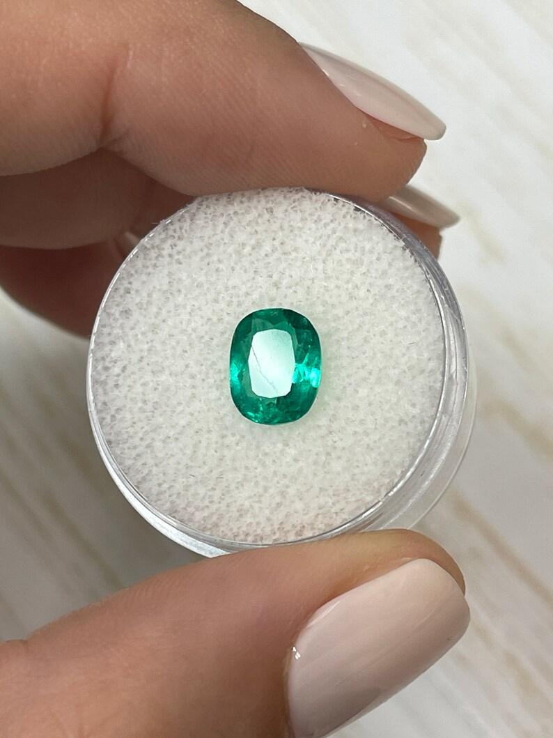 1,43 Carati 9x7 Grande Smeraldo Colombiano Verde Bluastro - Gemma allungata con taglio a cuscino In condizioni Nuovo in vendita a Jupiter, FL