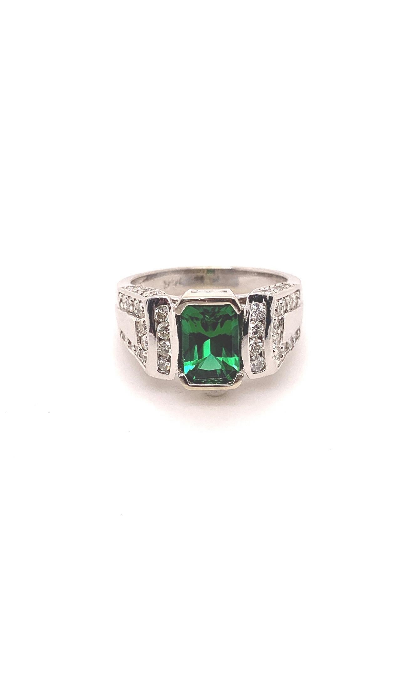 Contemporary 1.43 Carat Chrome Tourmaline and Diamond Gold Ring For Sale
