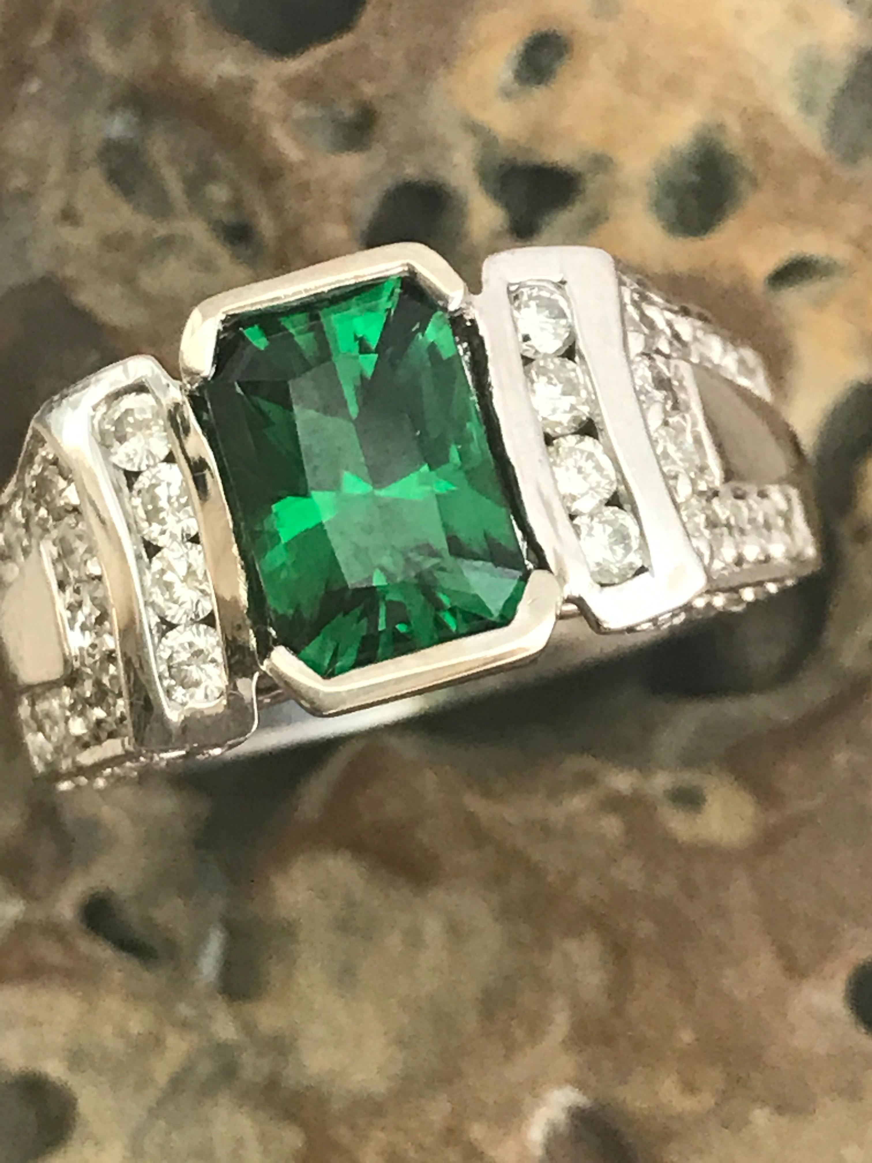 1.43 Carat Chrome Tourmaline and Diamond Gold Ring In New Condition For Sale In Tucson, AZ