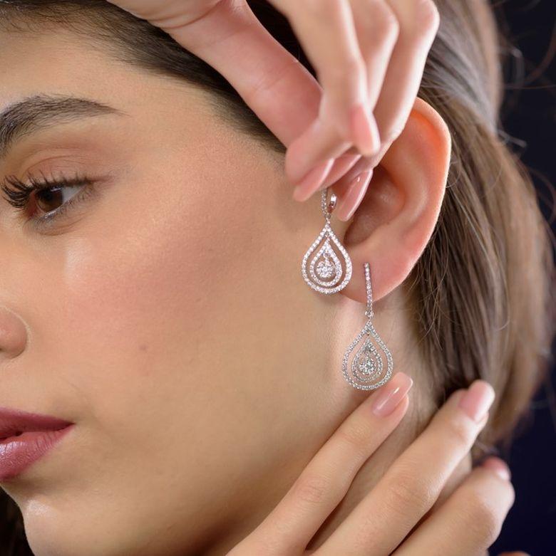 1.43 Carat Dangling  Boucles d'oreilles diamant en forme de larme  Neuf - En vente à New York, NY