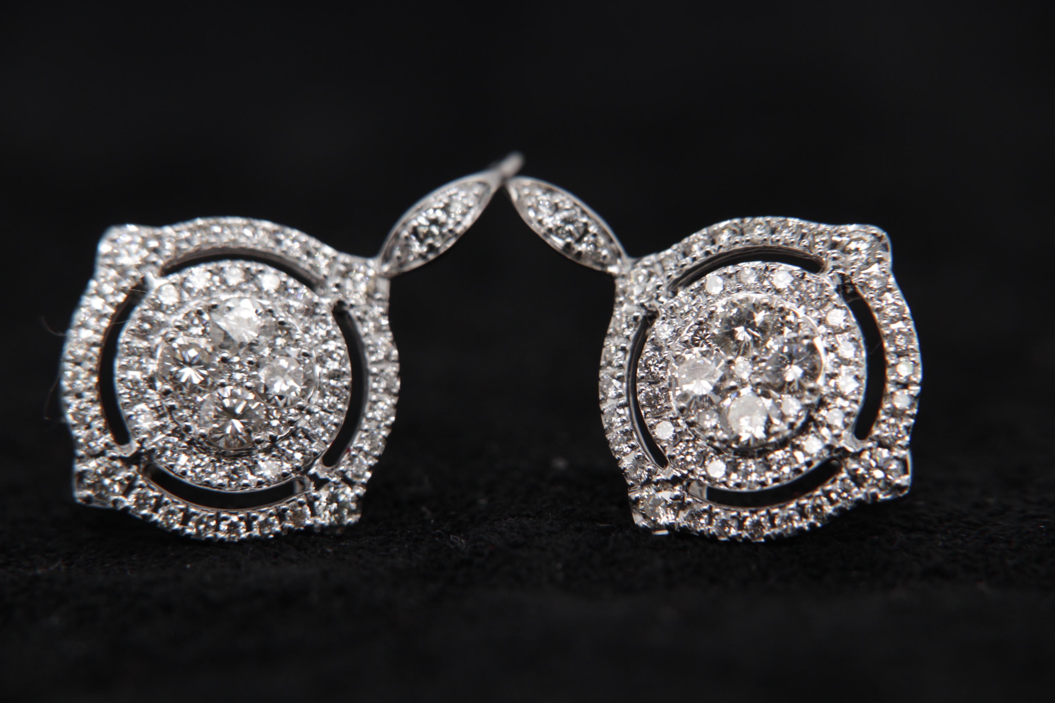 Round Cut 1.43 Carat Diamond Earring in 18 Karat Gold For Sale