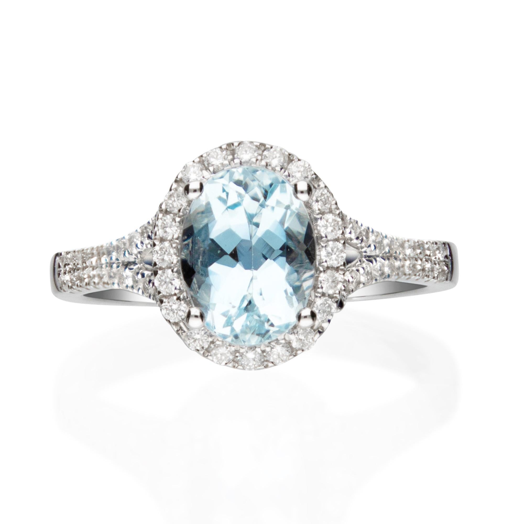 1.43 Carat Genuine Aquamarine and Diamond 14 Karat White Gold Ring In New Condition In New York, NY