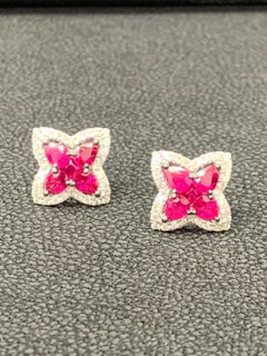 1,43 Karat birnenförmiger Rubin und Diamant-Ohrstecker aus 18 Karat Weißgold