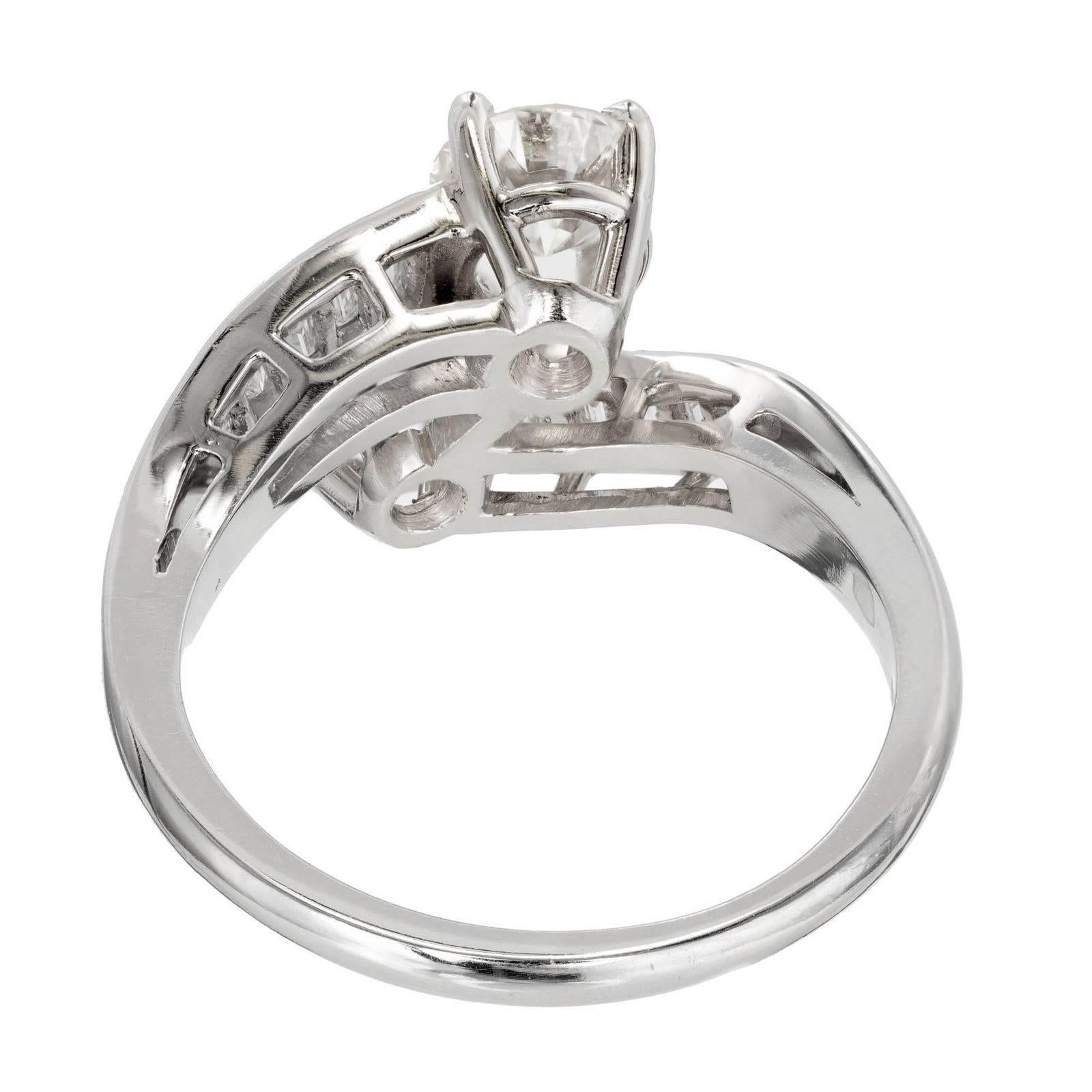 1,43 Karat Verlobungsring aus Platin mit zwei runden Diamanten im Zustand „Gut“ in Stamford, CT