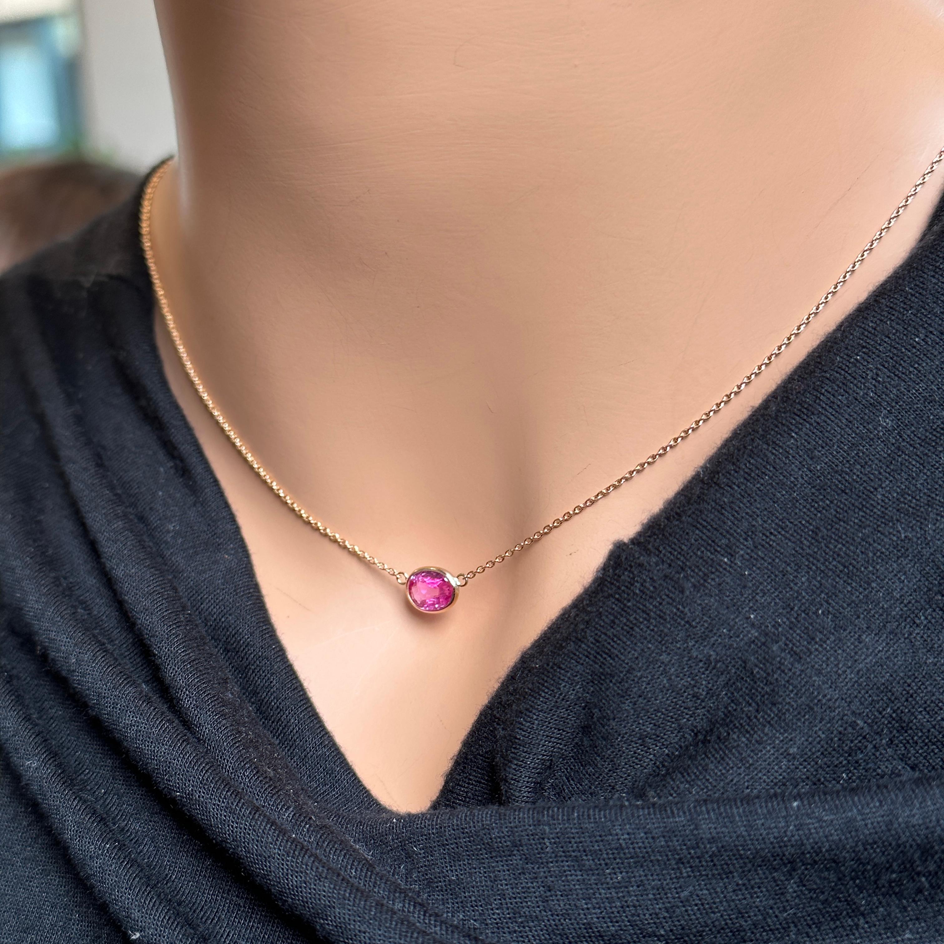 Contemporary 1.43 Carat Weight Pink Sapphire Oval Cut Solitaire Necklace in 14k Rose Gold For Sale