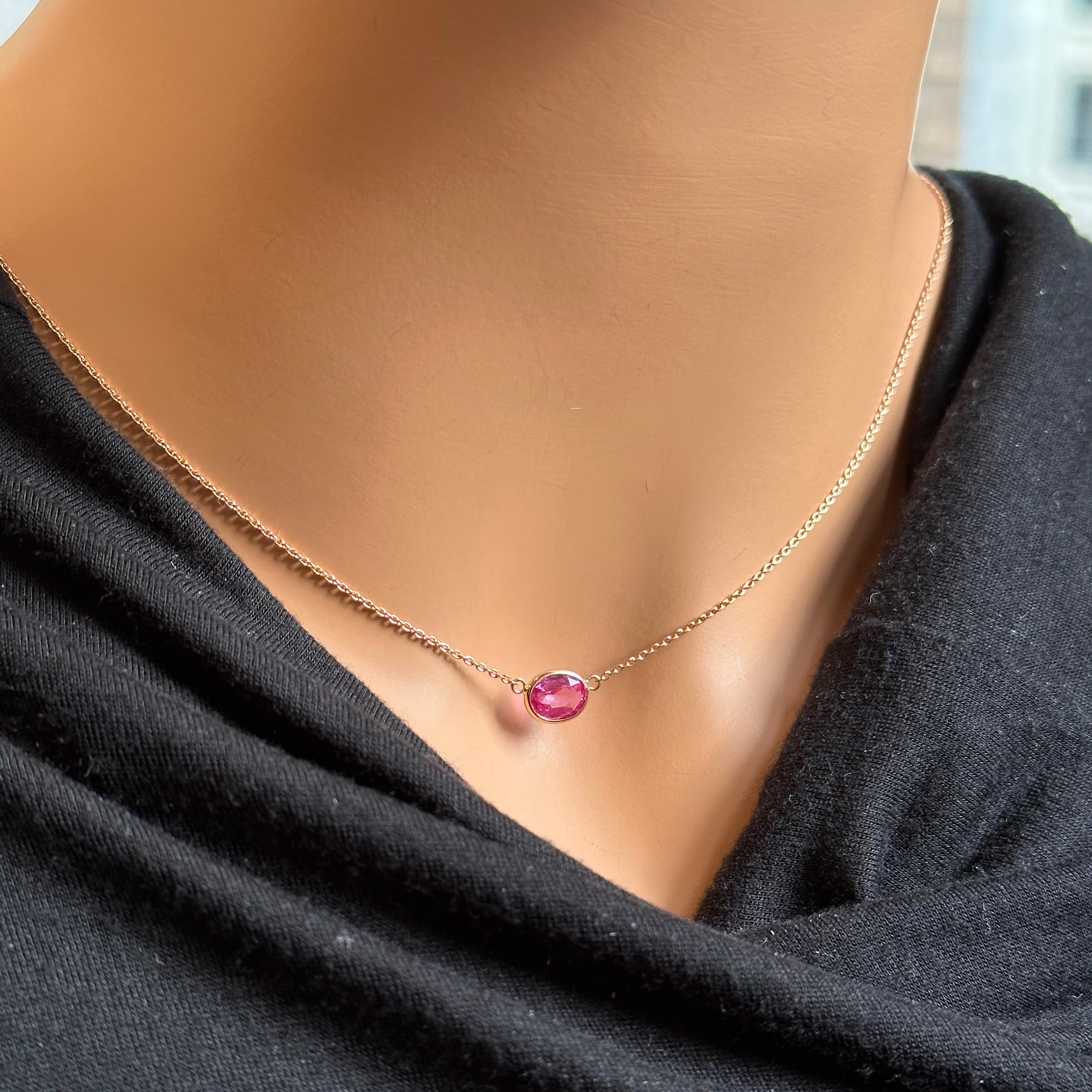 Taille ovale Collier solitaire en or rose 14 carats avec saphir rose de taille ovale de 1,43 carat en vente