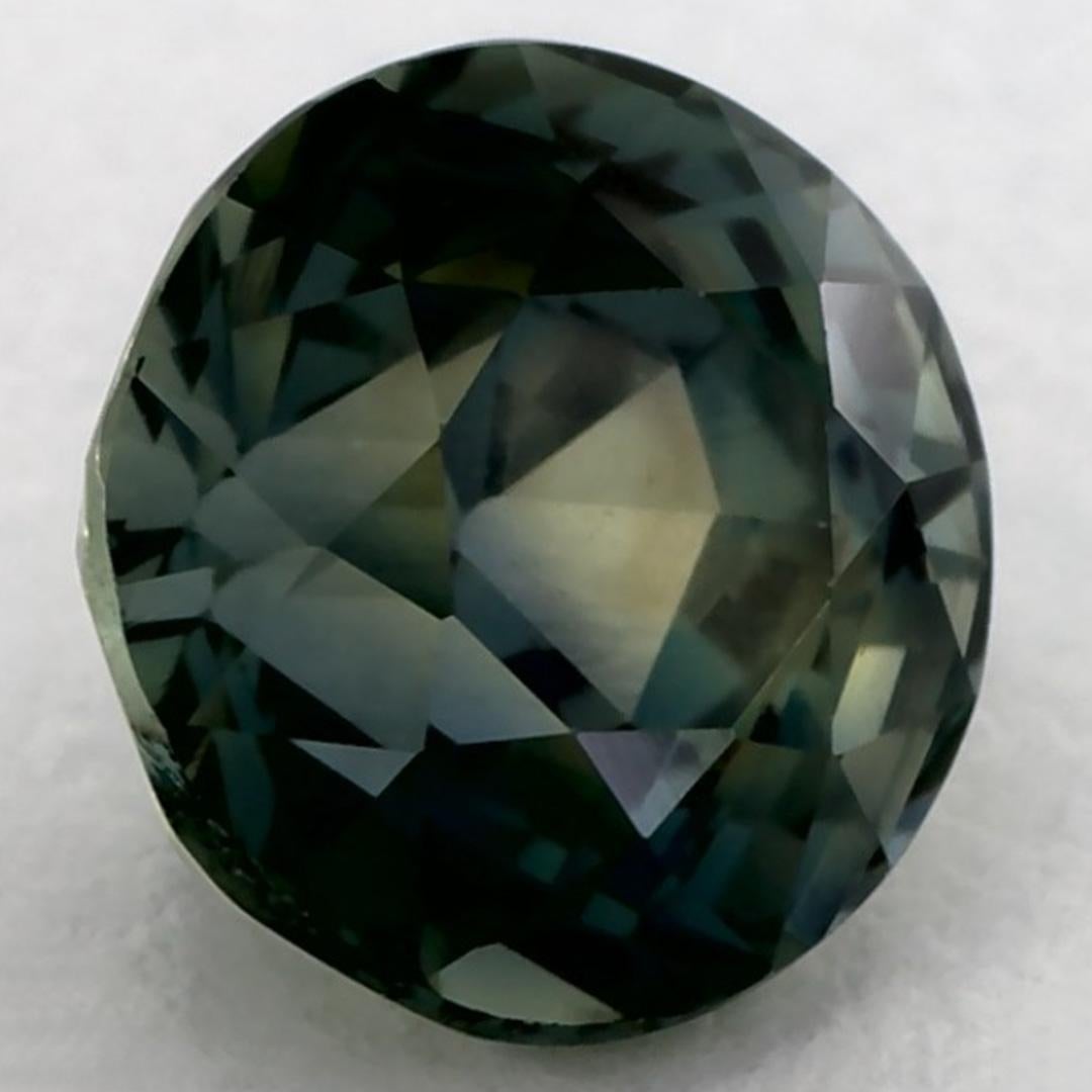 Dieser natürliche grüne Saphir bietet Eleganz und Raffinesse. Mit seiner satten Farbsättigung und seinem präzisen Schliff ist er das perfekte Herzstück für einen Verlobungsring oder ein luxuriöses Schmuckdesign.

Dieser Saphir stammt aus Sri Lanka
