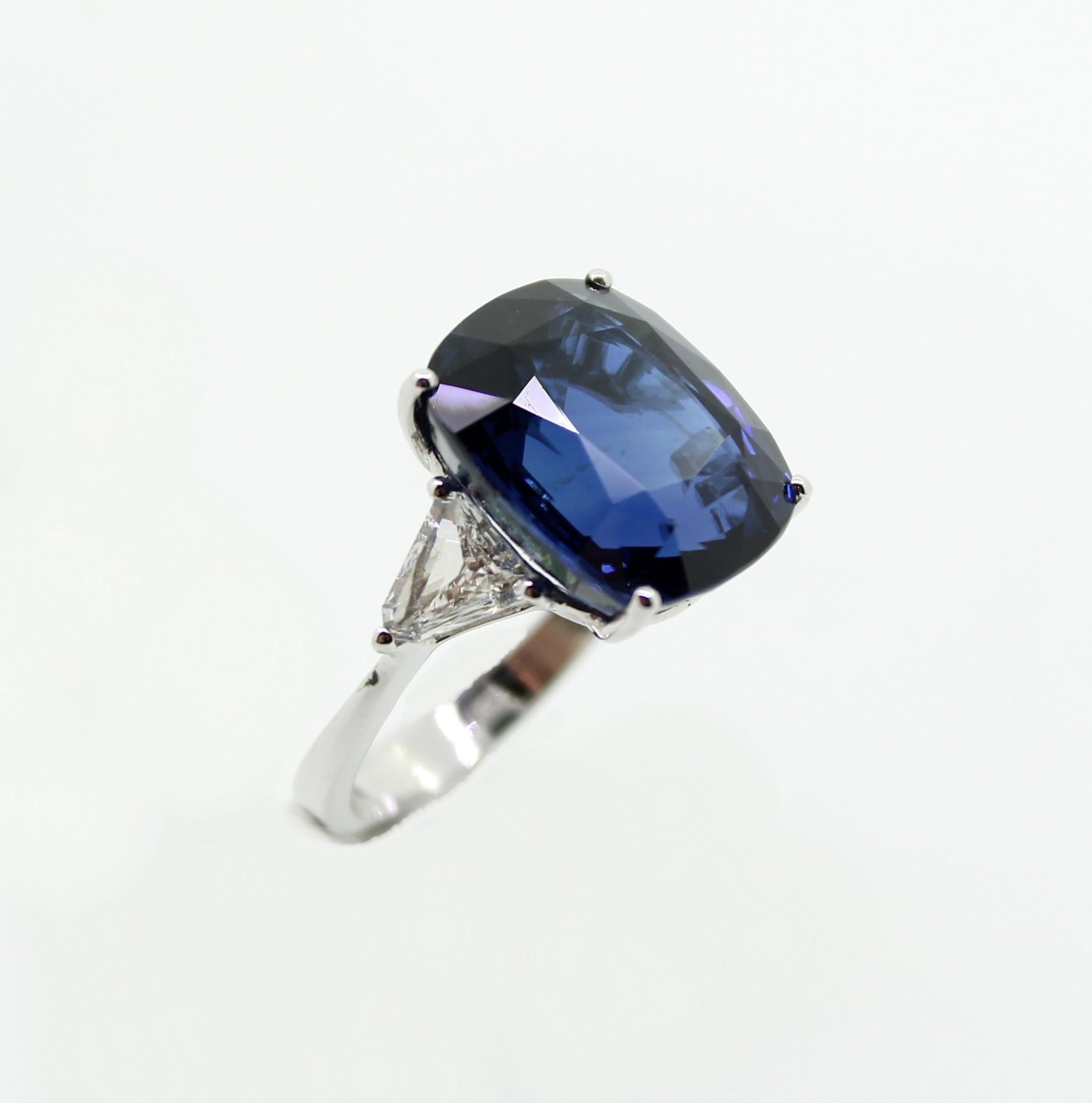 Cushion Cut 14.30 Carat Cushion Blue Sapphire and Side White Trillon Diamond Engagement Ring For Sale