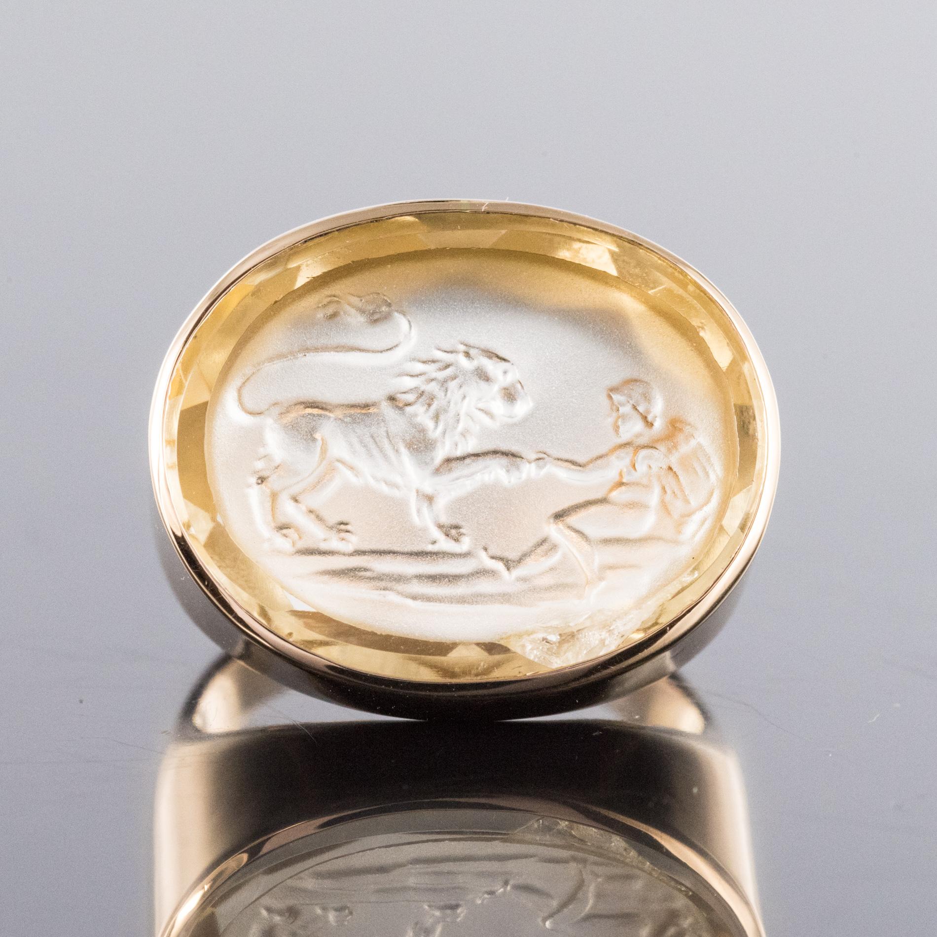 Modern 14.30 Carat Quartz Cameo 18 Karat Rose Gold Unisex Ring For Sale