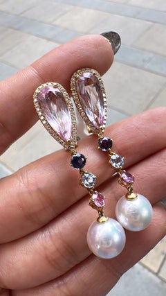 Boucles d'oreilles pendantes de 14,32 carats, Kunzite, saphir multiple, perles des mers du Sud et diamants