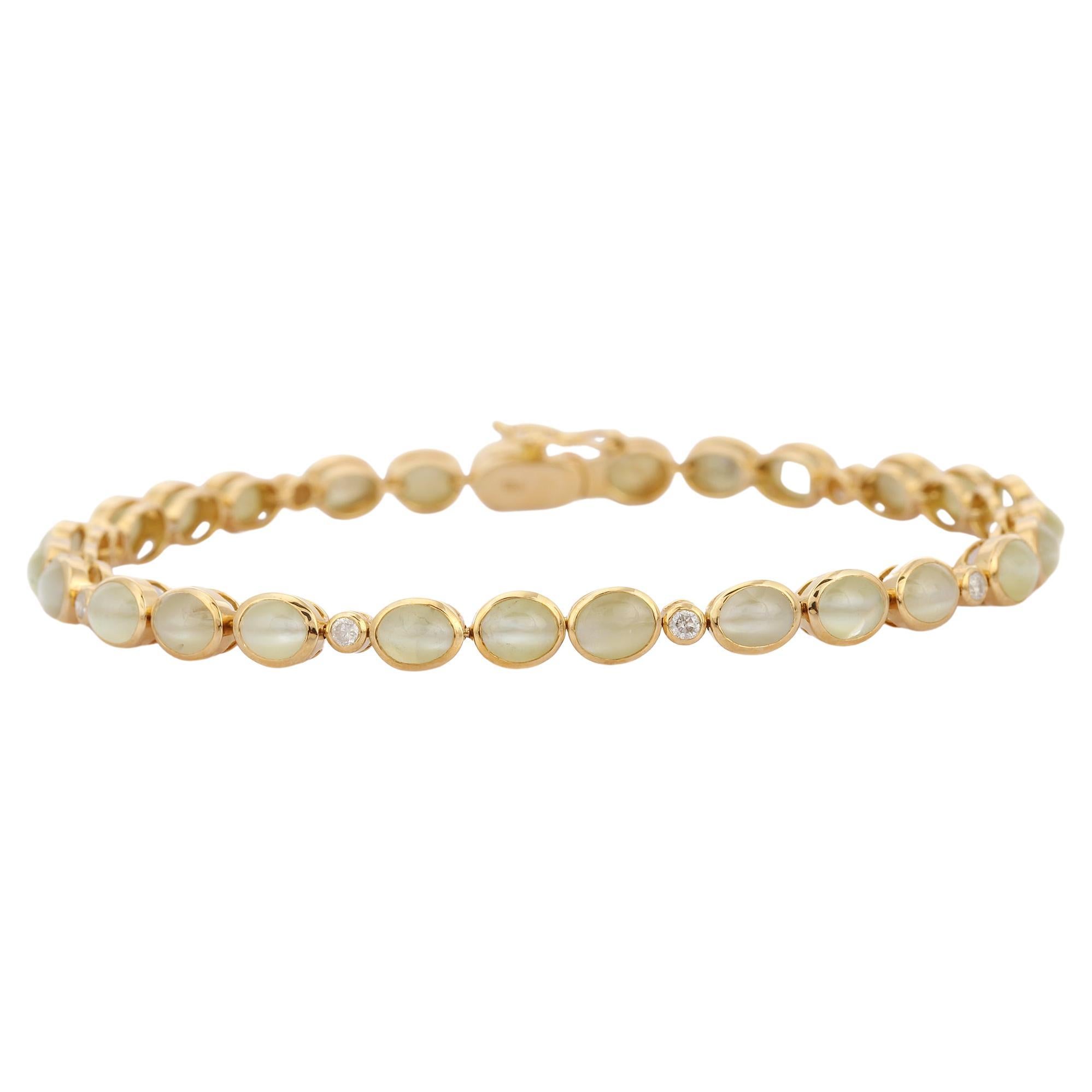 14.35 Carat Cat's Eye and Diamond Bracelet in 18K Yellow Gold  For Sale