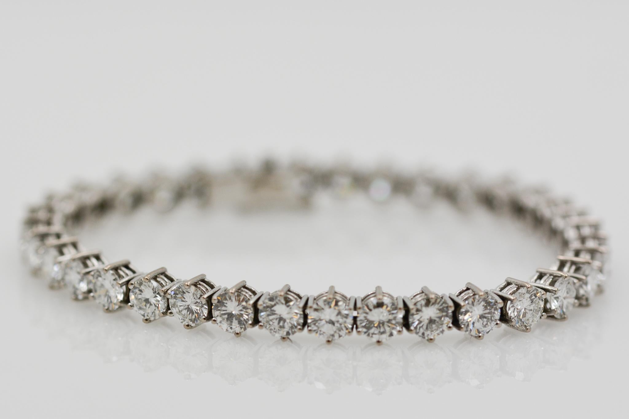 Modern 14.35 Carat Diamond and Platinum Line Bracelet