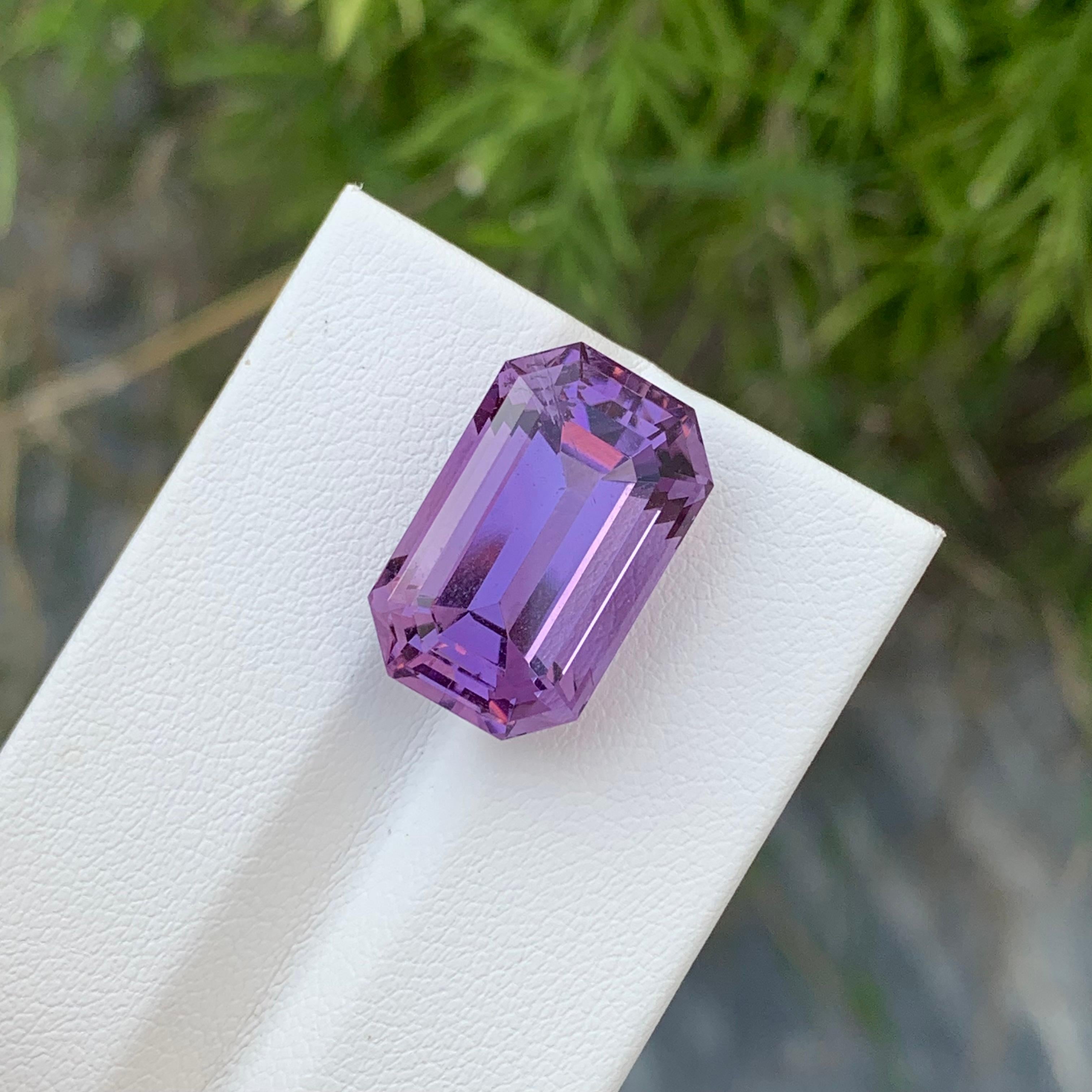 Stunning 14.35 Carat Natural Loose Amethyst Gemstone For Pendant Jewellery  In New Condition For Sale In Peshawar, PK