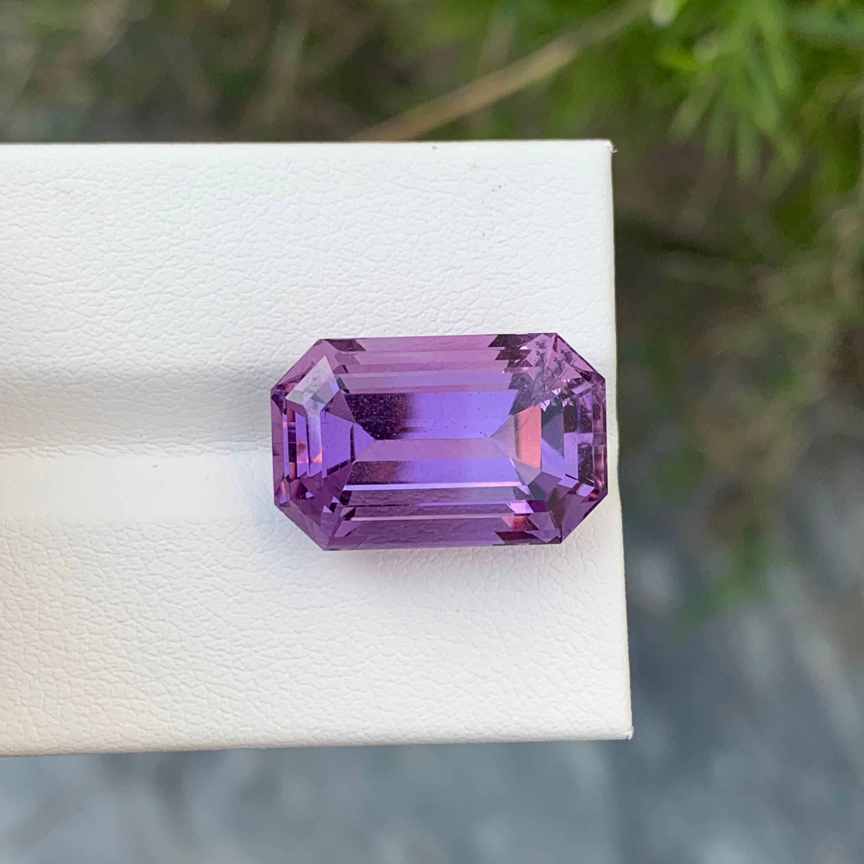 Women's or Men's Stunning 14.35 Carat Natural Loose Amethyst Gemstone For Pendant Jewellery  For Sale