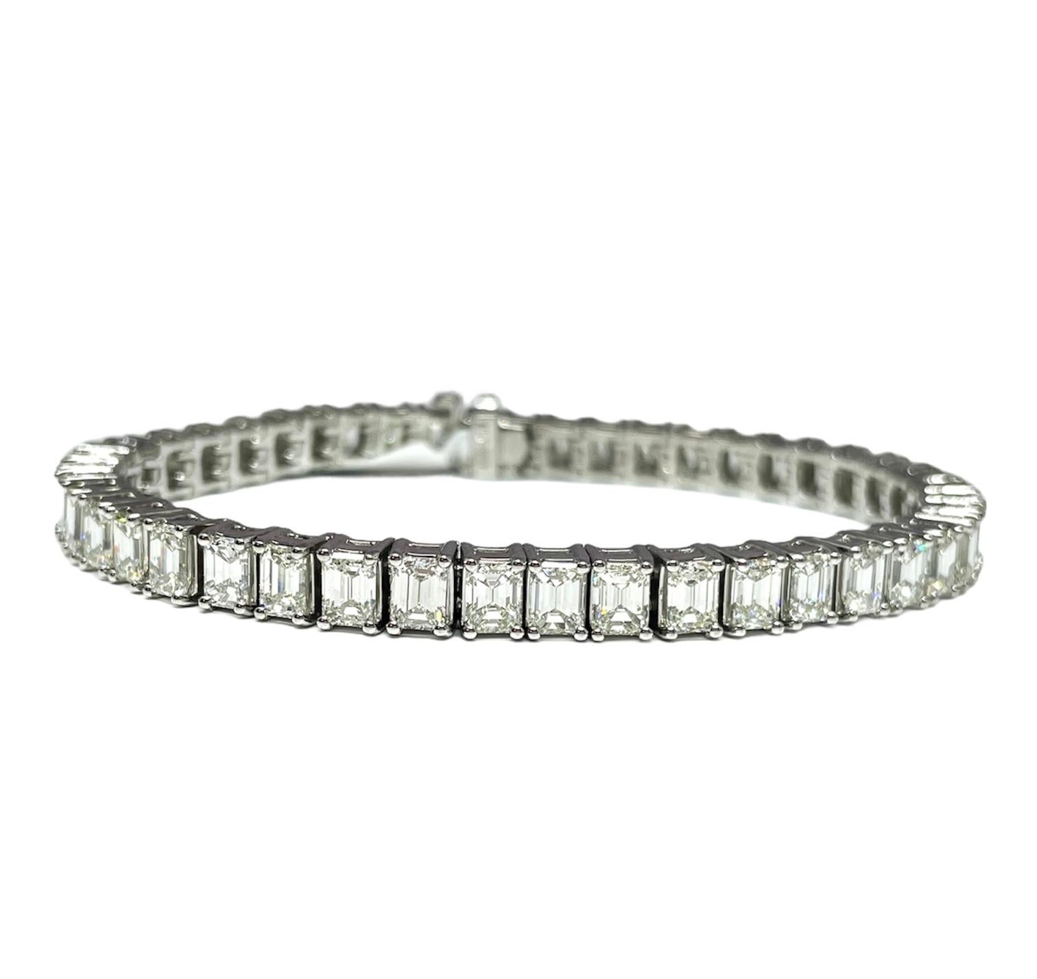 This beautiful emerald-cut diamond bracelet features 48 diamonds weighing 15.77 cts set in platinum. The diamonds are 5mm in length and are E-F in color and VVS2-VS1 in clarity. 

