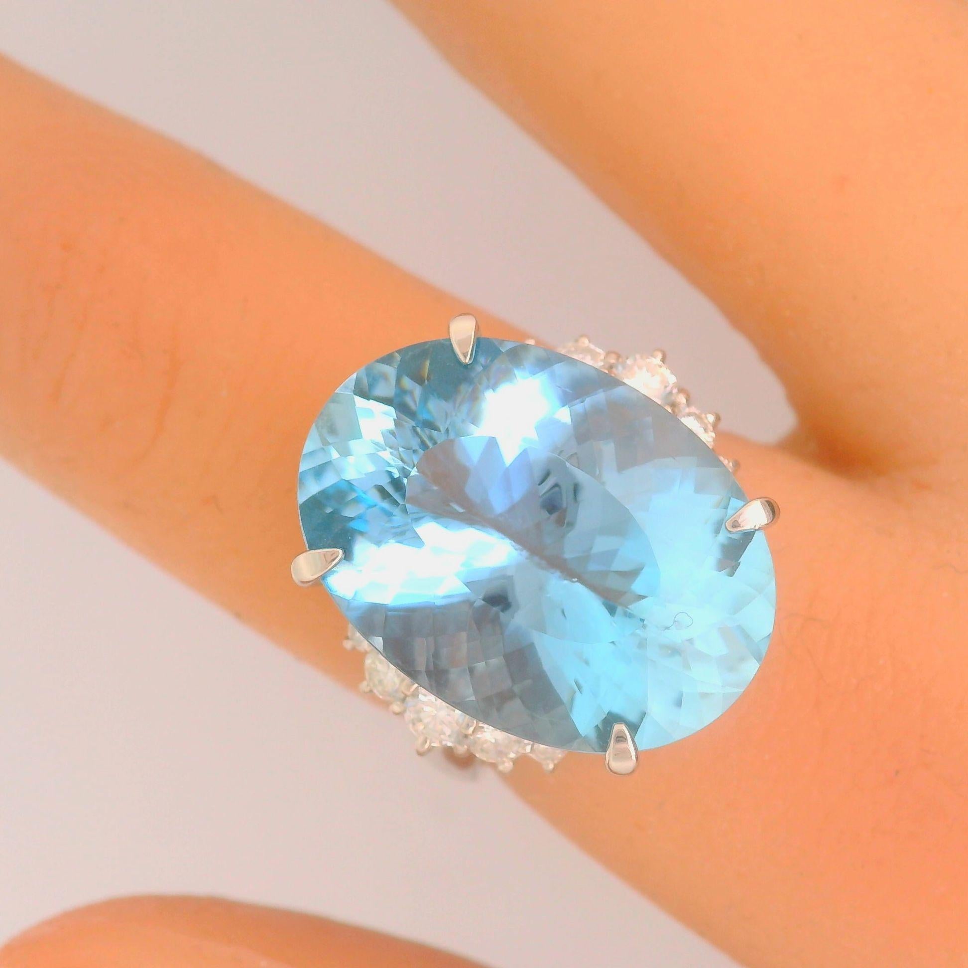 14,39 Karat Aquamarin & Diamant Platin Ring im Zustand „Neu“ im Angebot in Beverly Hills, CA