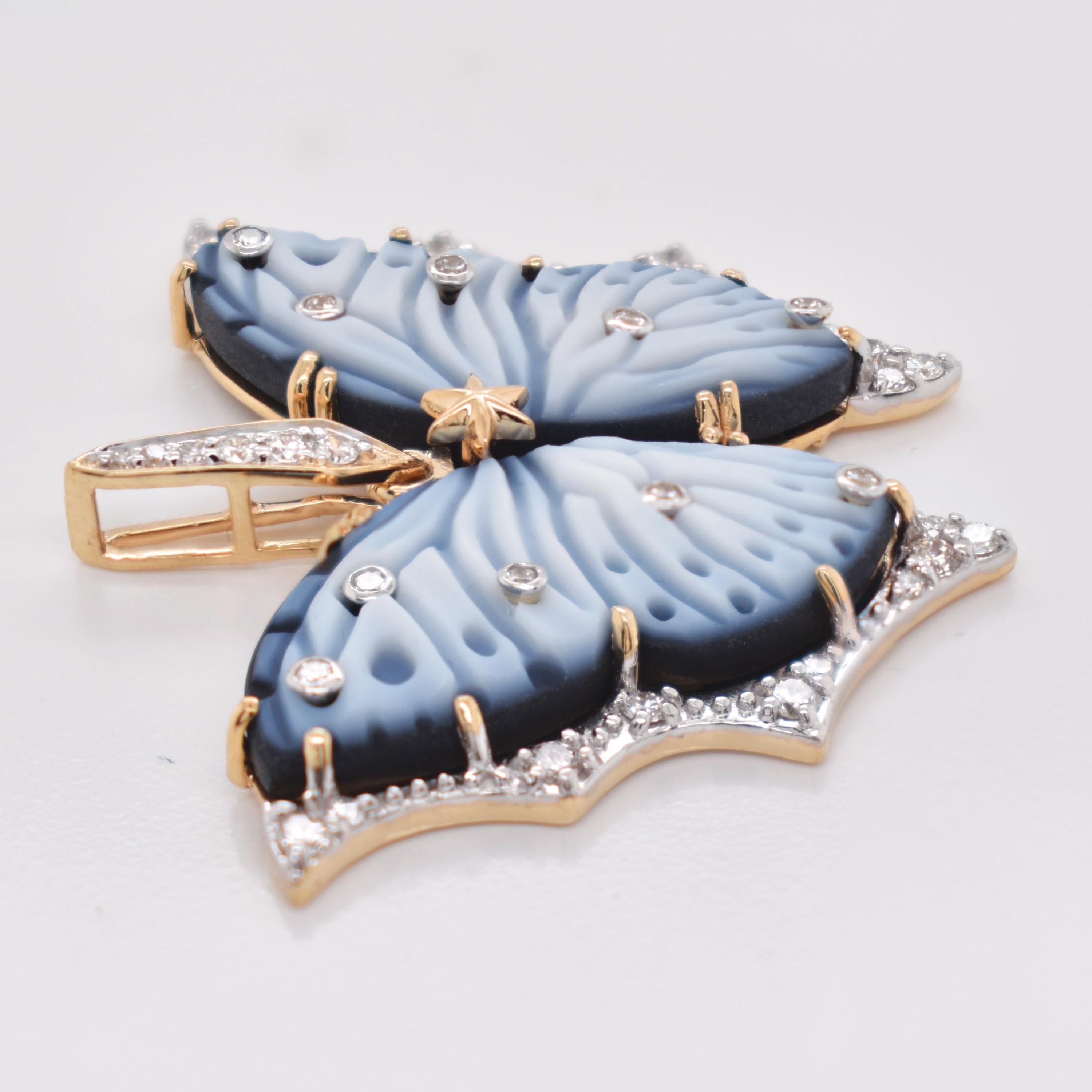 14.39 Carat Agate Naturelle Papillon Diamant pendentif en or sculpté à la main Pour femmes en vente