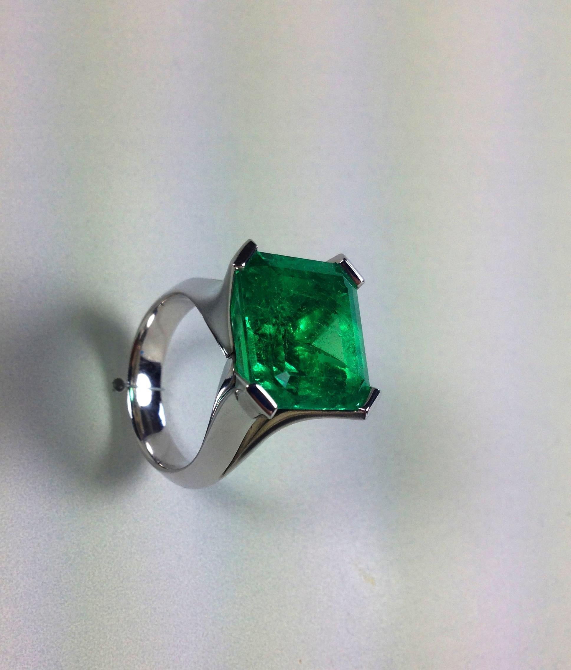 Emerald Cut 14.39 Carat Natural Colombian Emerald White Gold Cocktail Ring For Sale