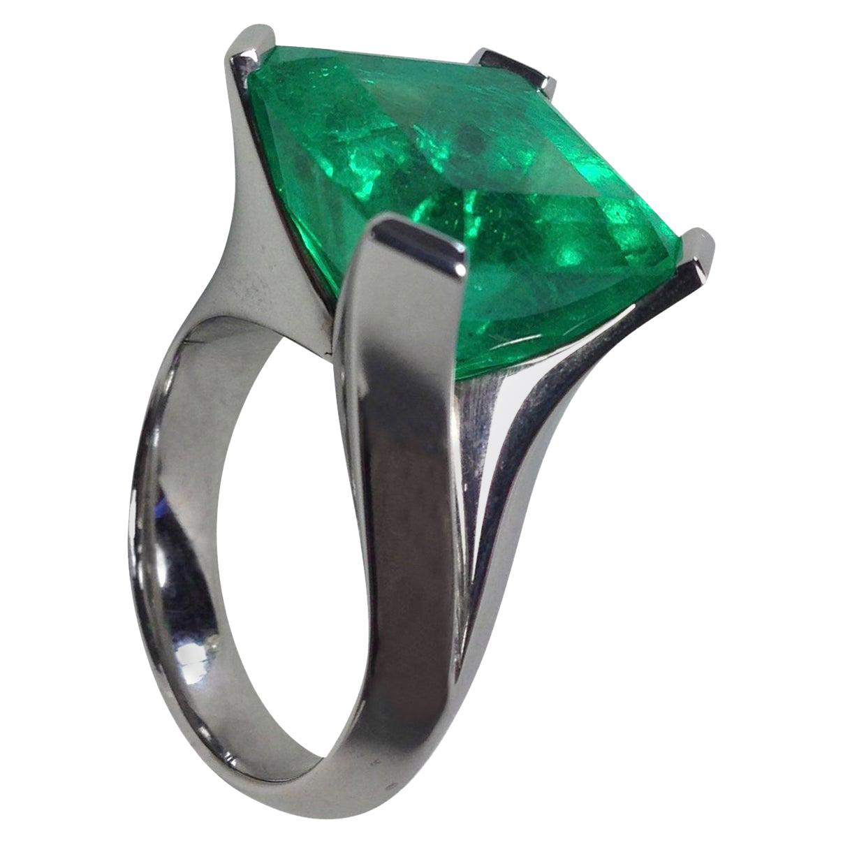 14.39 Carat Natural Colombian Emerald White Gold Cocktail Ring For Sale
