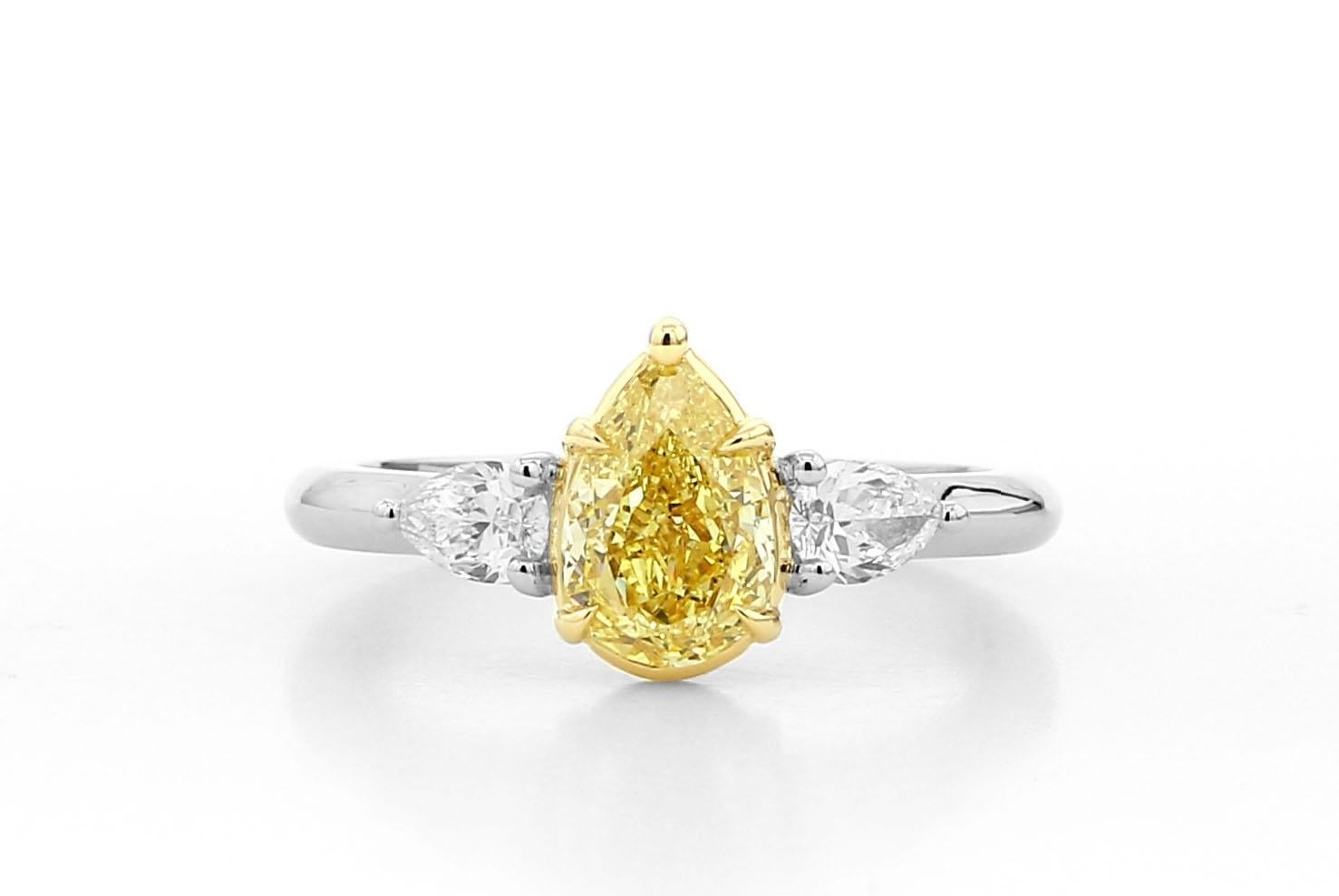 Taille poire 1,43ct. Bague de fiançailles fantaisie en forme de poire avec diamant jaune et incolore, rapport GIA en vente