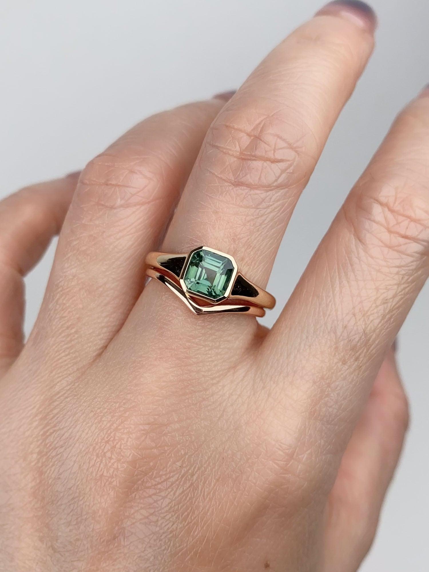 da uomo o donna Anello di fidanzamento con castone con zaffiro verde acqua 1,43ct in oro 14K R6772 in vendita