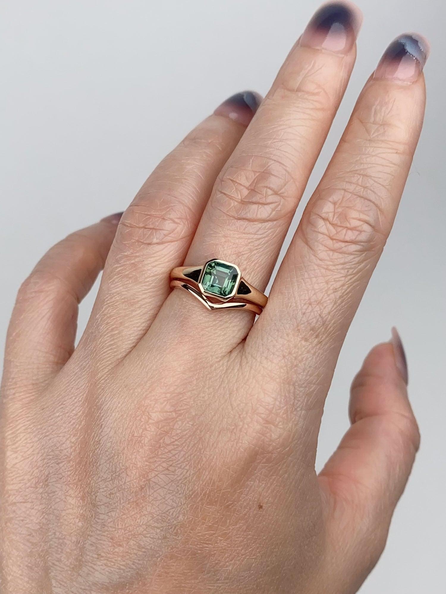 Anello di fidanzamento con castone con zaffiro verde acqua 1,43ct in oro 14K R6772 in vendita 1