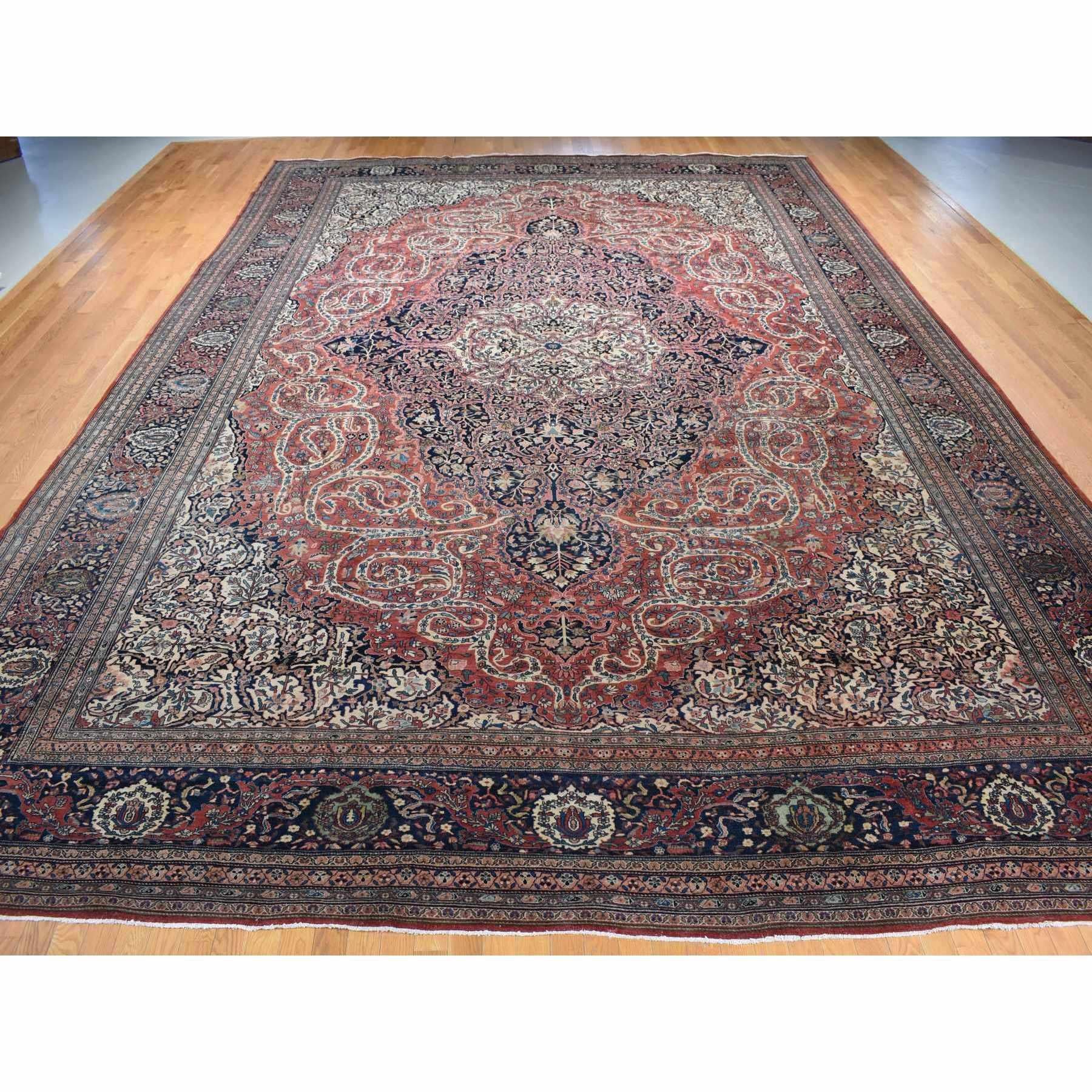 Ruby Red XL Antique Persian Fereghan Sarouk, usure uniforme, côtés et extrémités sécurisés par des professionnels, propre et doux sans réparations, noué à la main, tapis oriental en pure laine
Matières premières : Laine
Latex : Pas de poils 
hauteur
