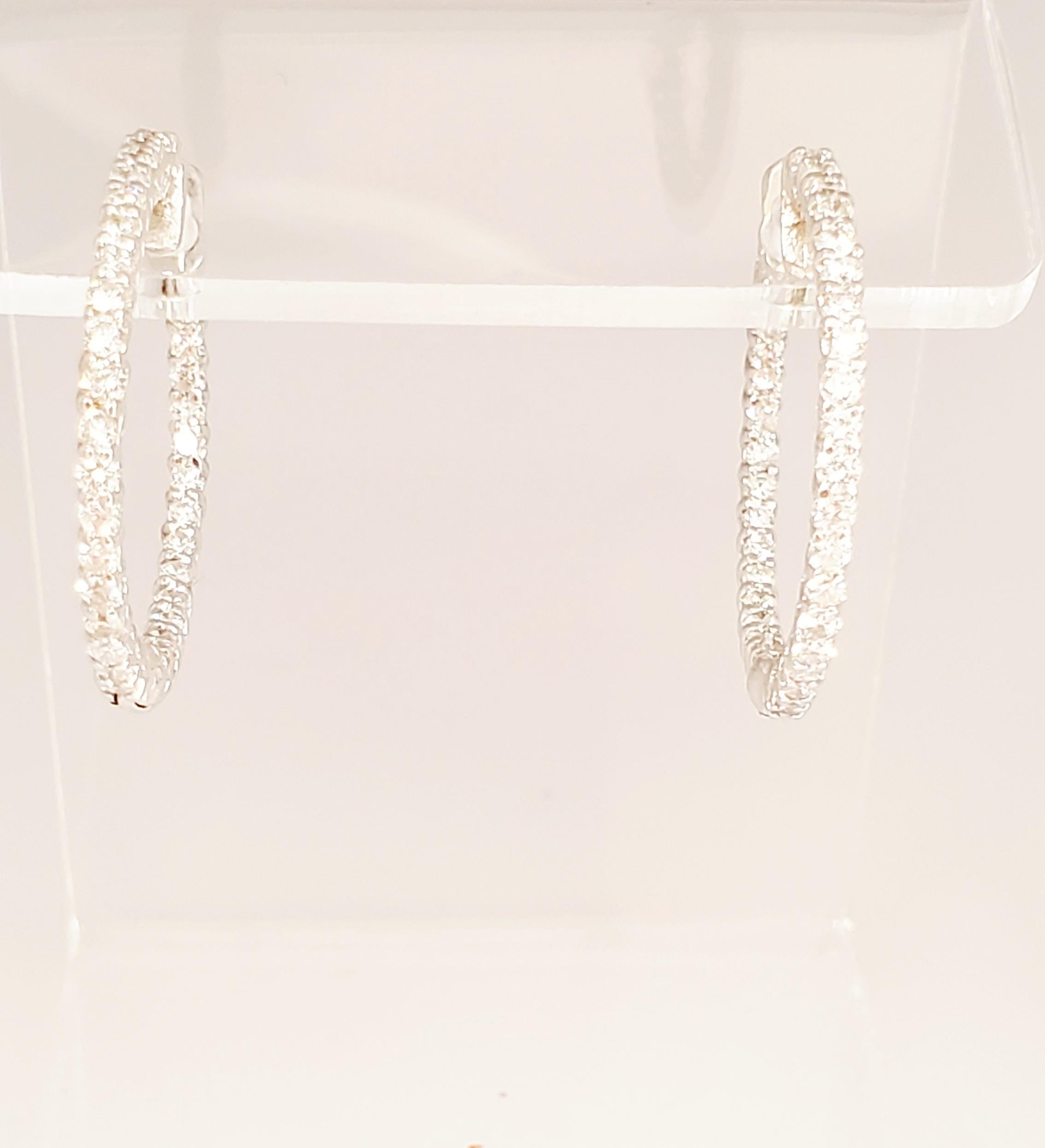 Taille brillant Créoles créoles en or blanc 14 carats avec diamants de 1,44 carat en vente