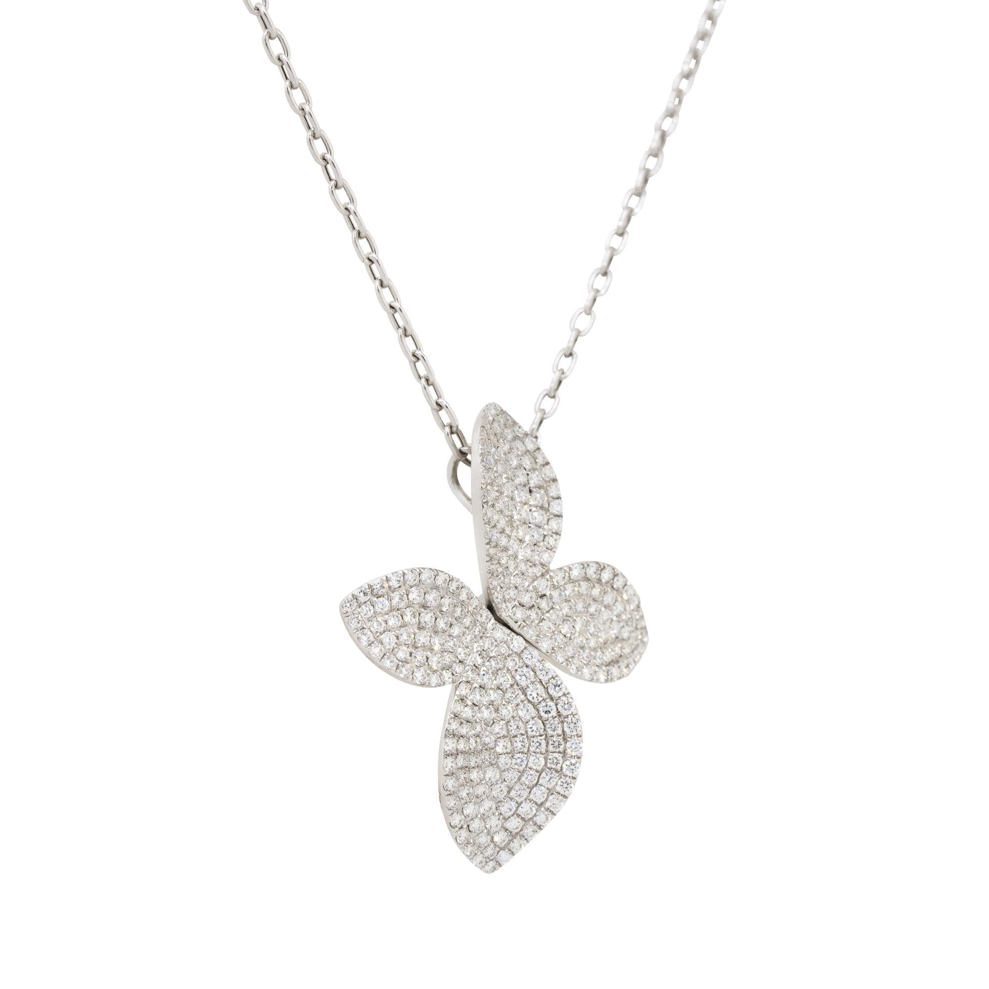 1.44 Carat Diamond Pave Flower Pendant Necklace 18 Karat in Stock In Excellent Condition For Sale In Boca Raton, FL