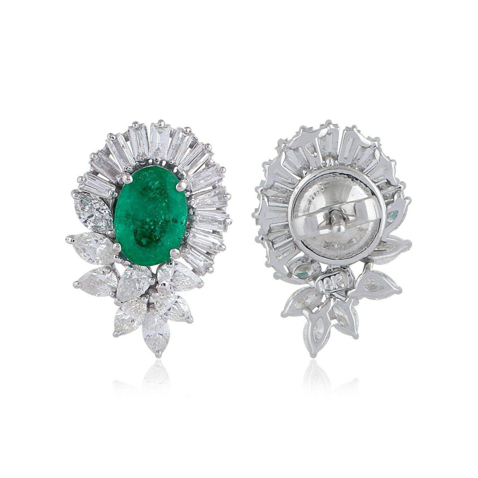 Contemporary 1.44 Carat Emerald Diamond 14 Karat Gold Oval Cluster Stud Earrings For Sale