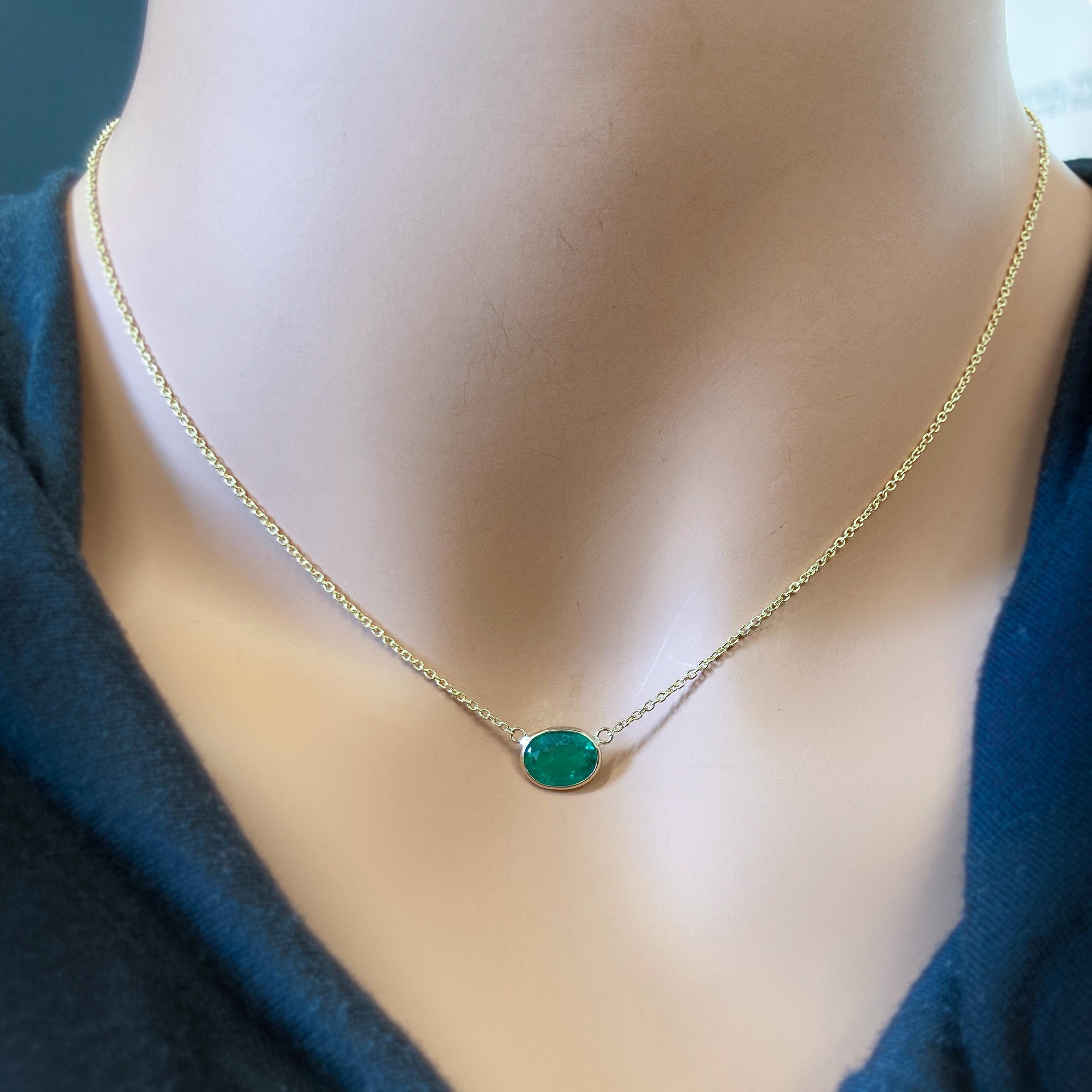 Contemporary 1.44 Carat Green Emerald Oval Cut Fashion Necklaces In 14K Yellow Gold For Sale