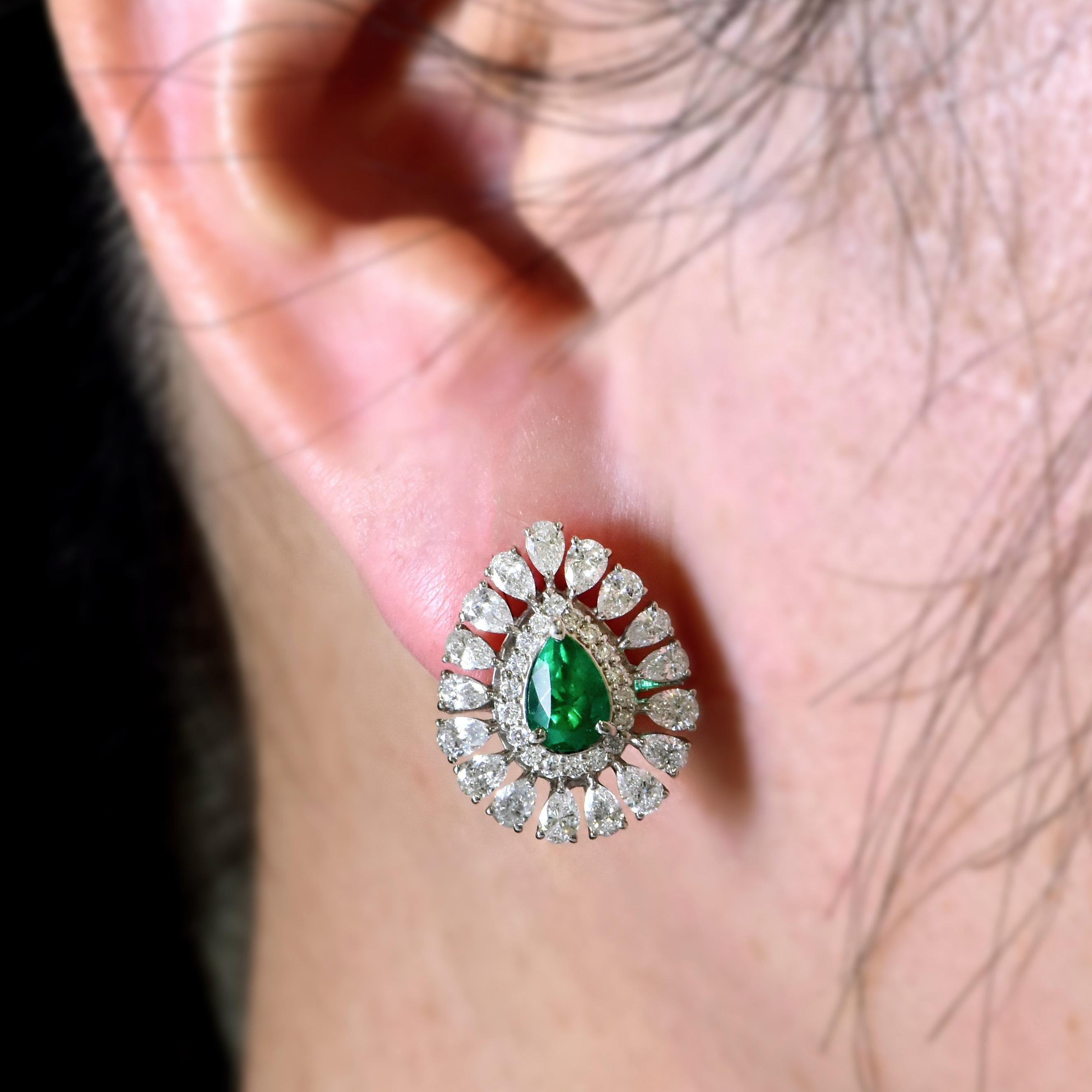 1.44 Carat Natural Colombian Emerald & Diamond Earrings Made in Platinum For Sale 1