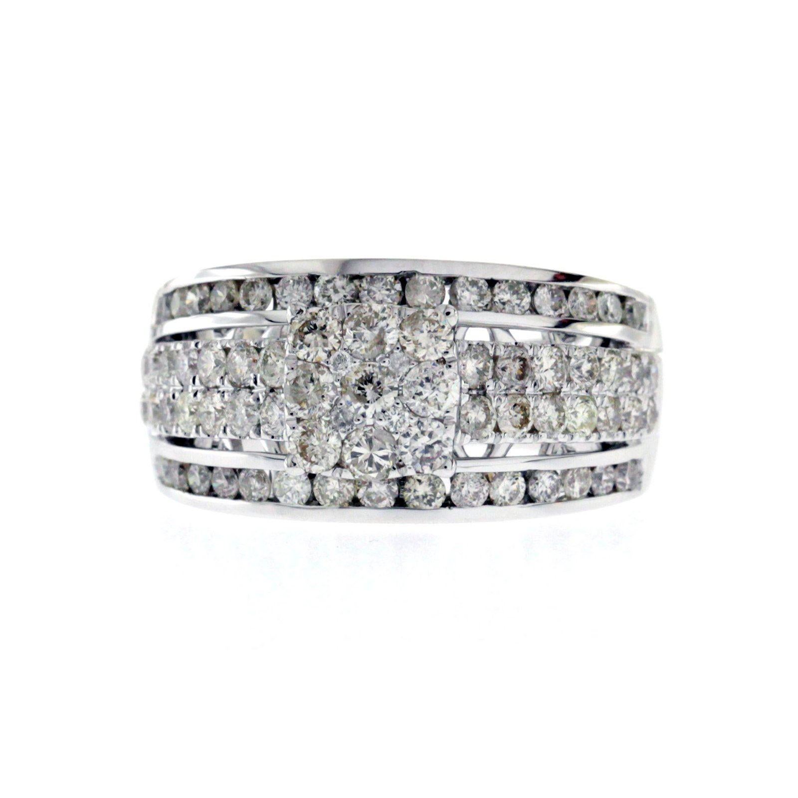 1.44 Carat Natural Diamonds G Si1 in 14 Karat White Gold Engagement Ring In New Condition For Sale In Los Angeles, CA
