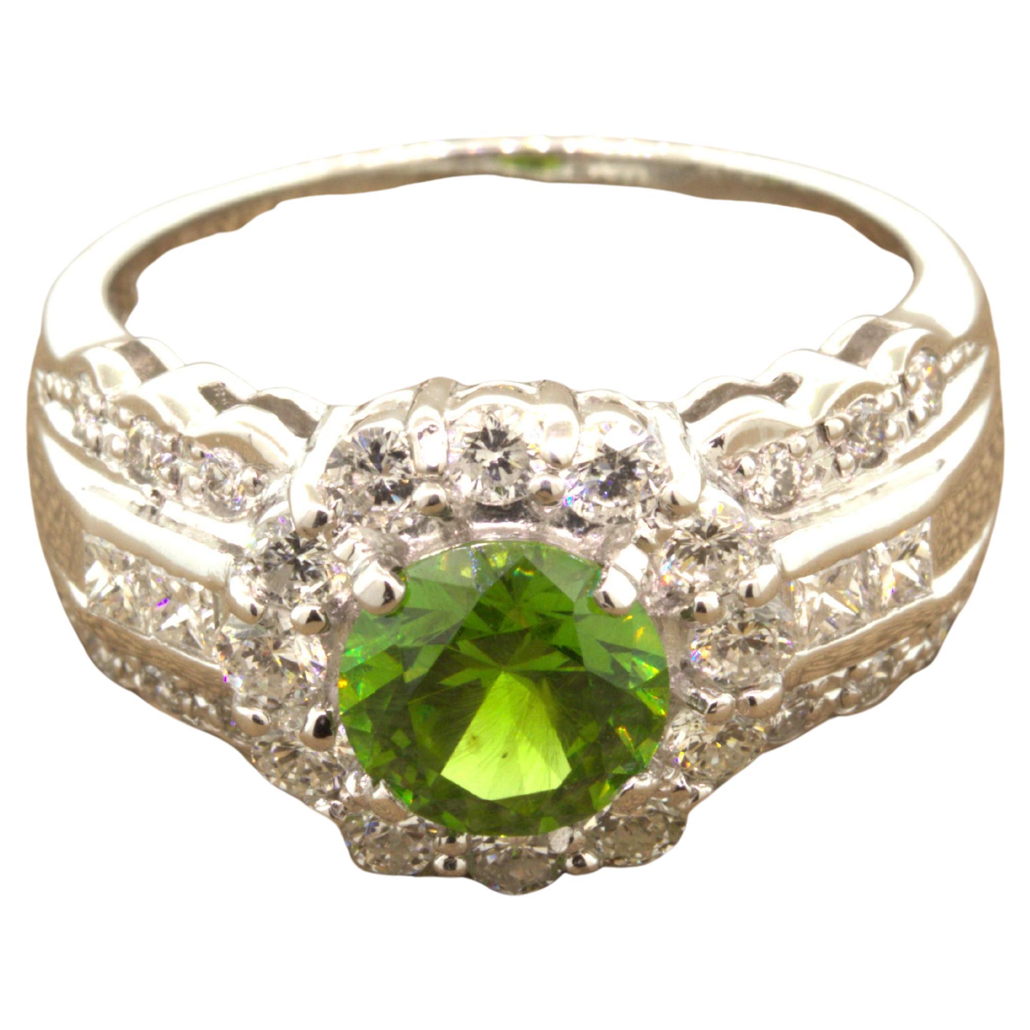 1,44 Karat Russischer Demantoid Granat Diamant Platin Ring im Angebot