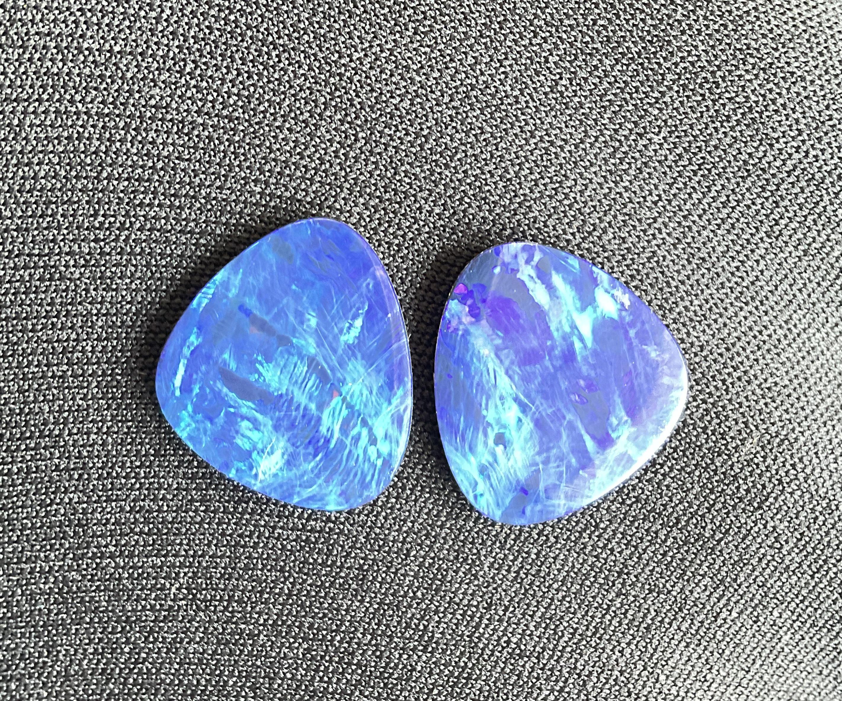 14.4 Carati Opale Australiano Coppia Blu Reale Gioco di Colori Pietra Gemma in vendita 6