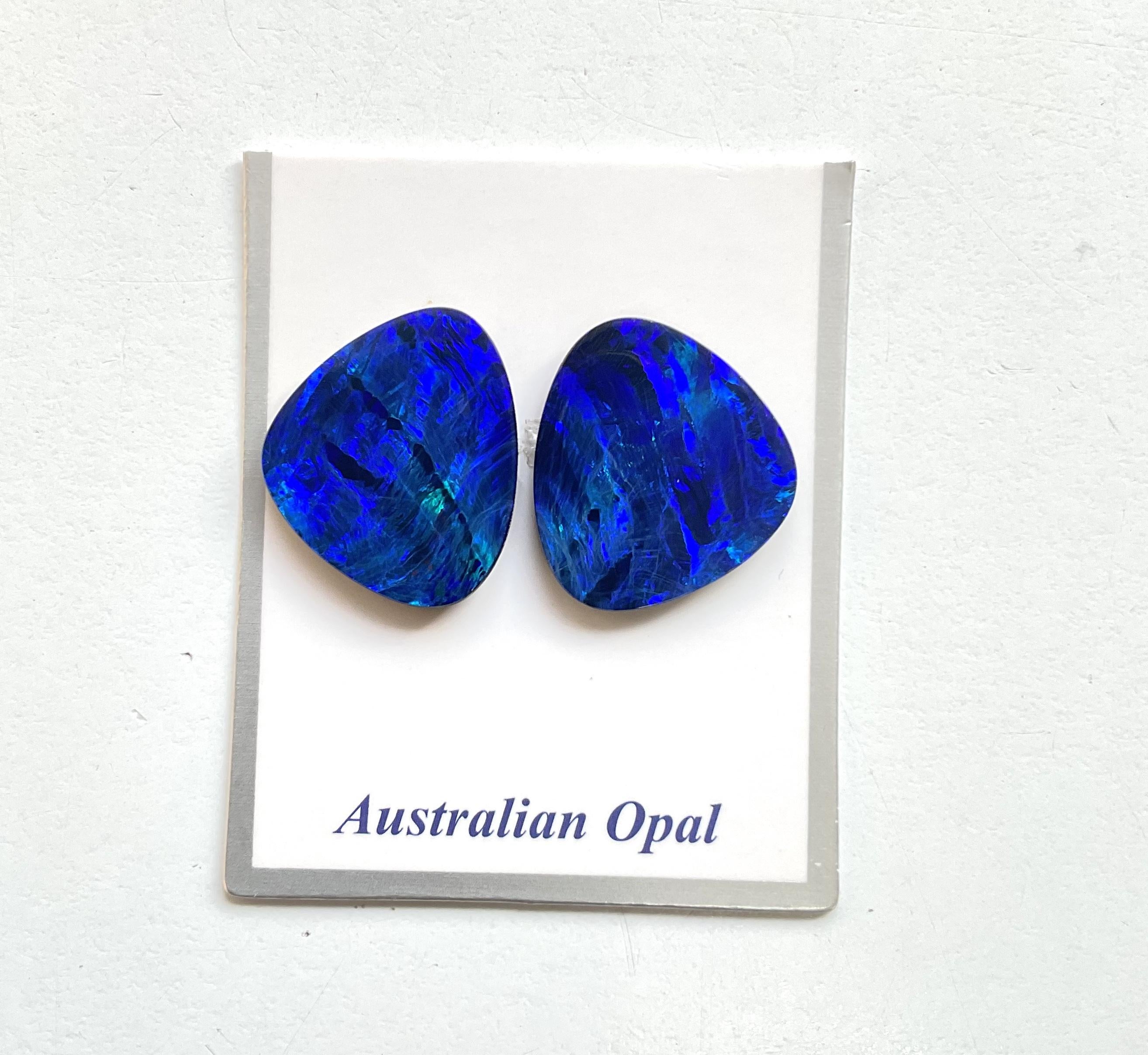 14.4 Carati Opale Australiano Coppia Blu Reale Gioco di Colori Pietra Gemma
Pietra preziosa : Opale doppio
Dimensioni: 19x16 MM
Peso: 14,4 carati
Quantità - 2 pezzi
Forma - Fantasia 