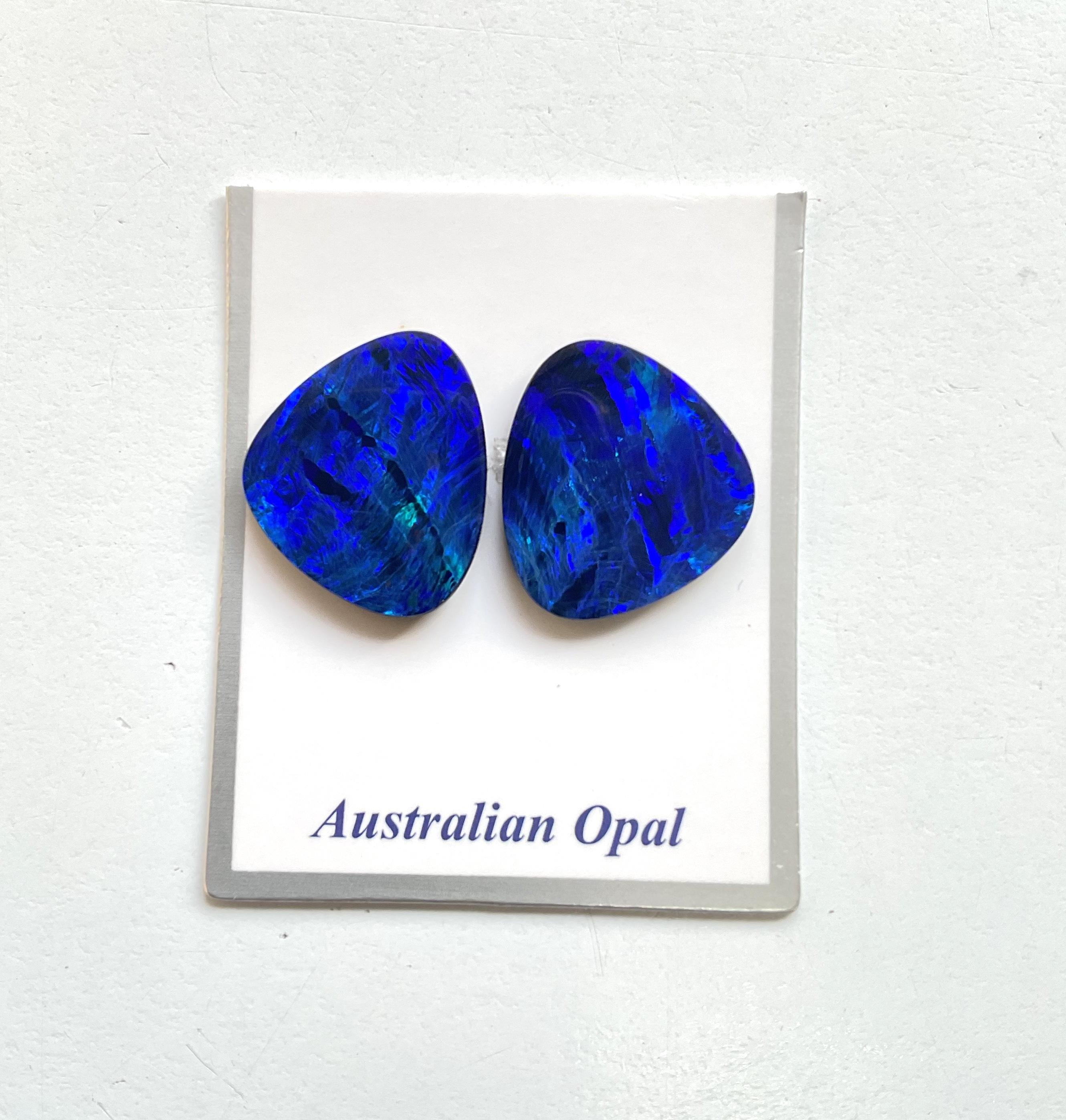Grezzo 14.4 Carati Opale Australiano Coppia Blu Reale Gioco di Colori Pietra Gemma in vendita