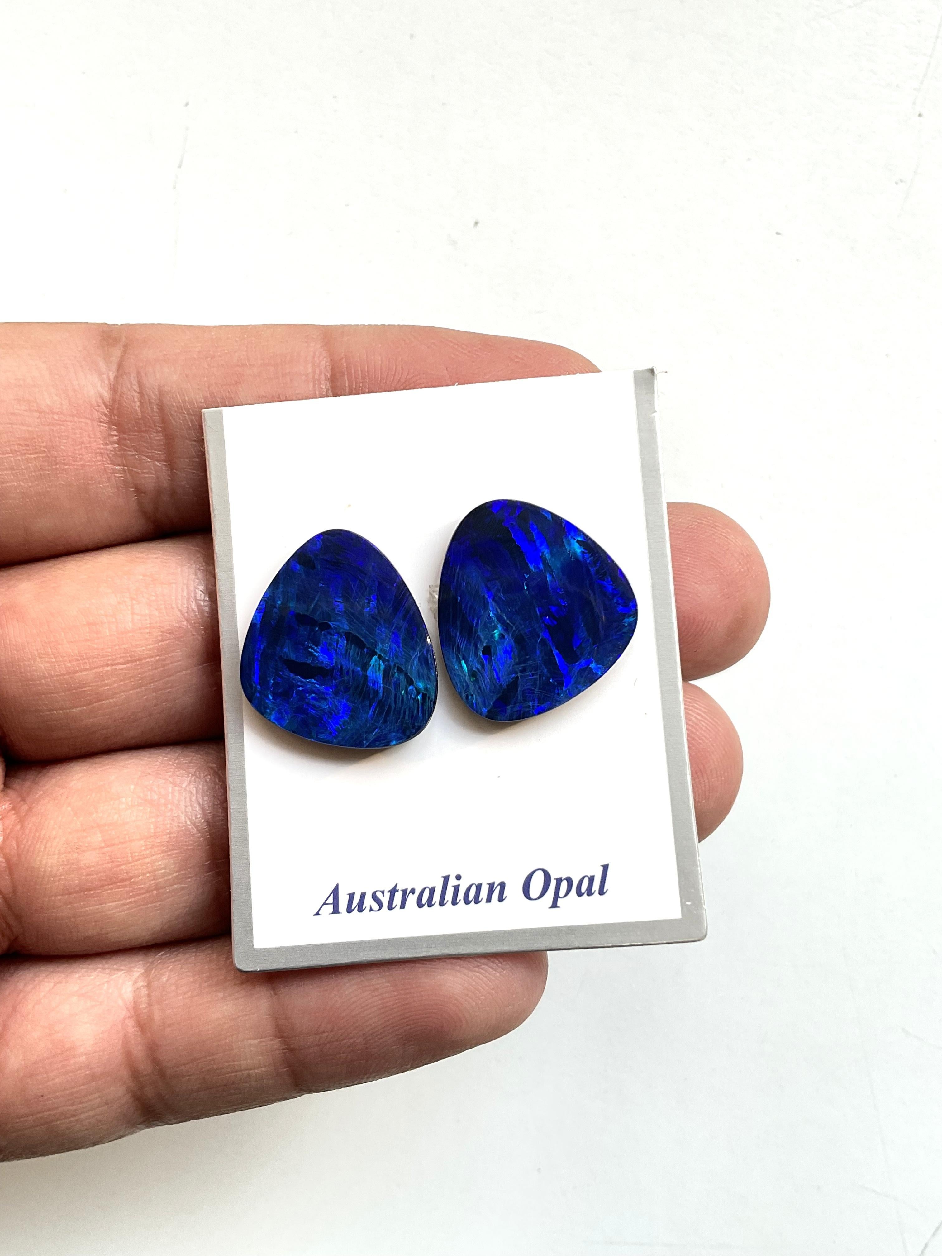 14.4 Carati Opale Australiano Coppia Blu Reale Gioco di Colori Pietra Gemma in vendita 2