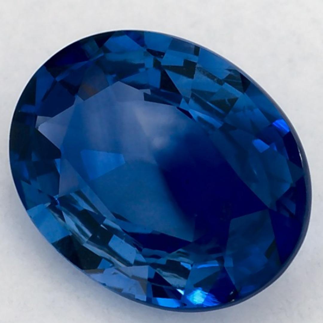 Questo zaffiro blu naturale offre eleganza e raffinatezza. Con la sua ricca saturazione del colore e il taglio preciso, è il centro perfetto per un anello di fidanzamento o per un design di gioielli di lusso.

Questo zaffiro proviene dallo Sri Lanka