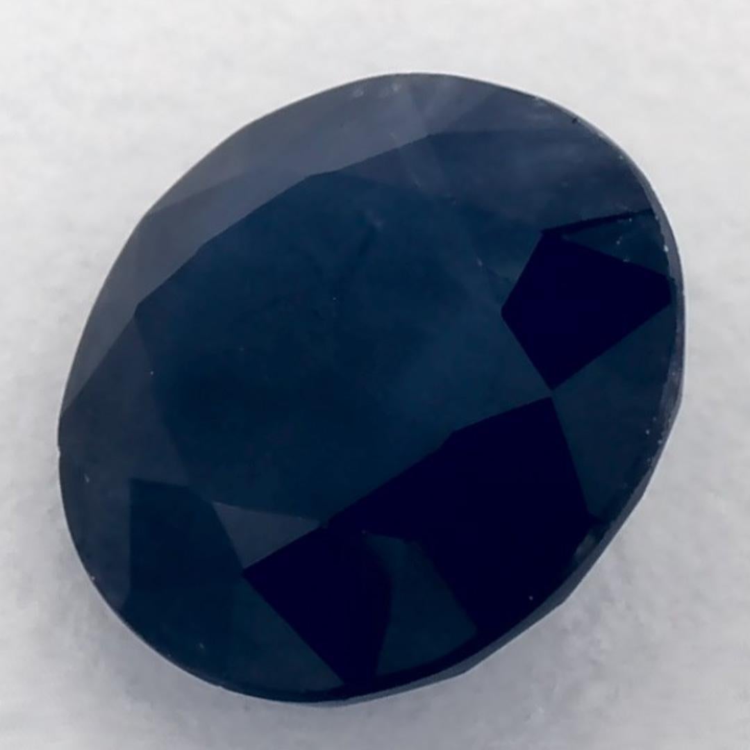 Dieser natürliche blaue Saphir bietet Eleganz und Raffinesse. Mit seiner satten Farbsättigung und seinem präzisen Schliff ist er das perfekte Herzstück für einen Verlobungsring oder ein luxuriöses Schmuckdesign.

Dieser Saphir stammt aus Sri Lanka