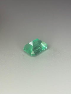 1.44 ct GIA Certificate No oil Russia Emerald Neon Green Color eye clean