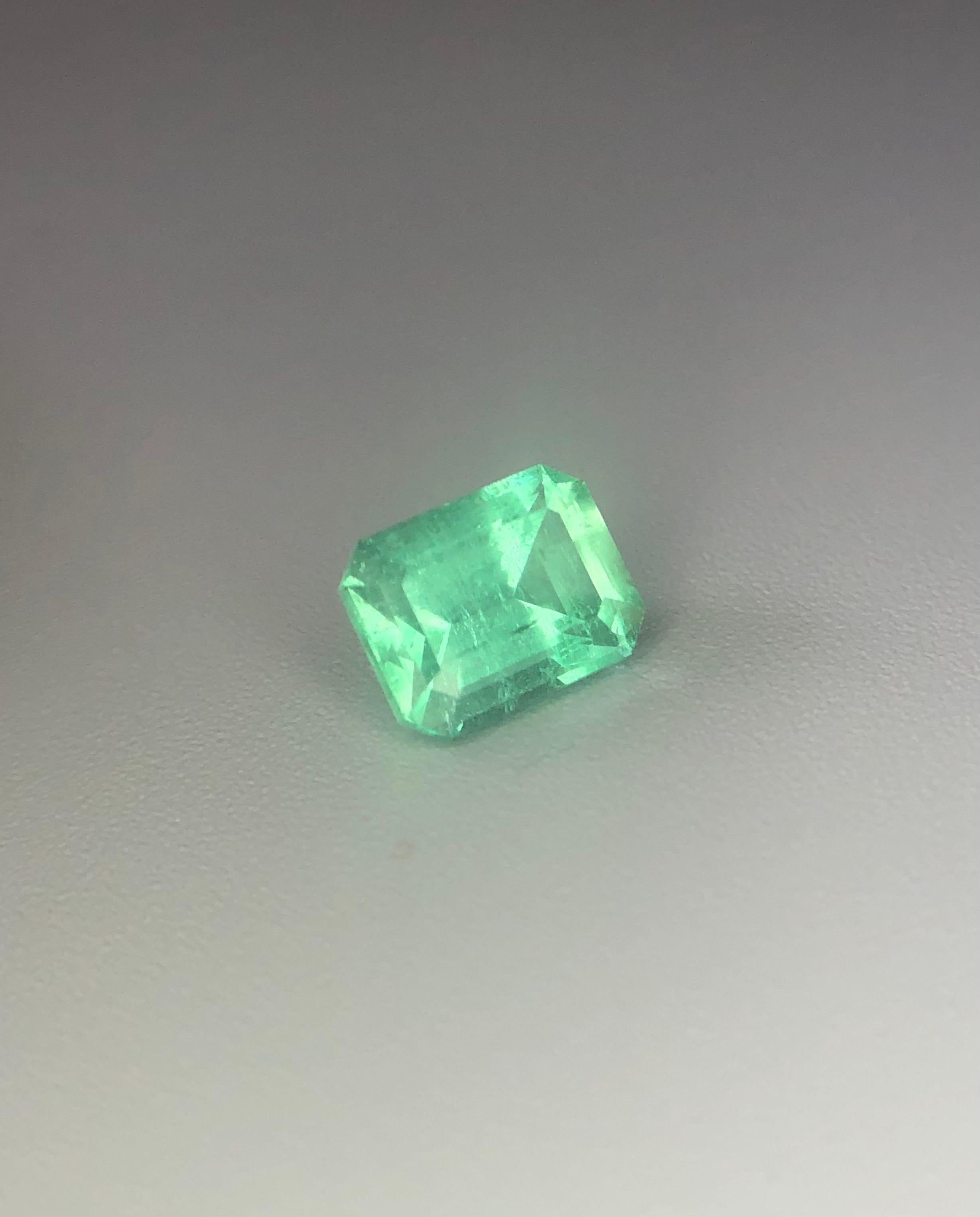 
EMA136
GIA zertifiziert kein Öl Russland Smaragd Neon Grün Farbe 
EDELSTEINBESCHREIBUNG
Spezies:   Natürlicher Beryll
Sorte: Russland Smaragd 
Gewicht:  1.44Kt 
Farbe:  Neon Grün
Schnitt:  Ausgezeichnet 
Klarheit:   Auge sauber
Herkunft: