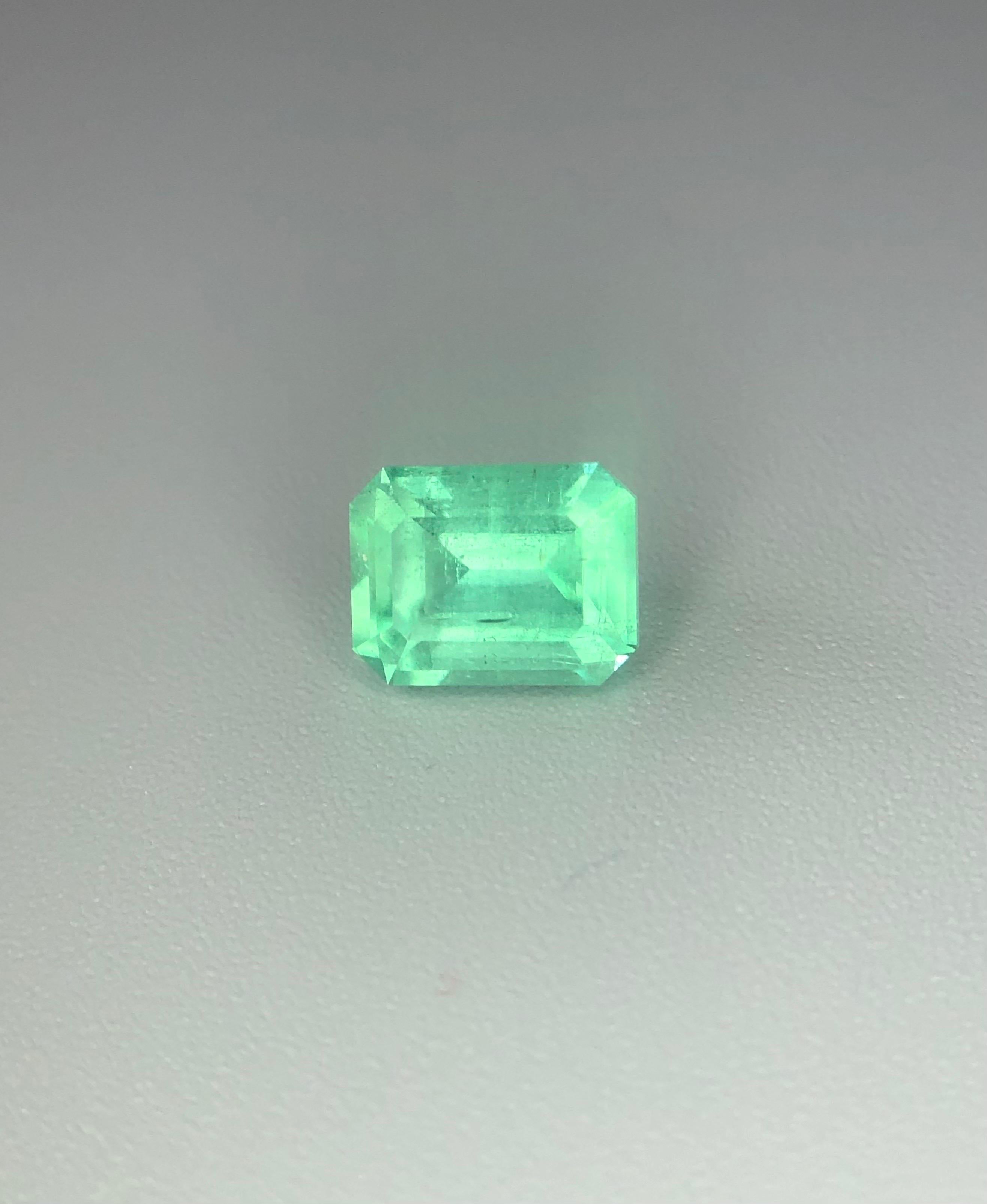 1,44 Karat GIA zertifiziert kein Öl Russland Smaragd Neon Grün Farbe im Zustand „Neu“ im Angebot in bangkok, TH