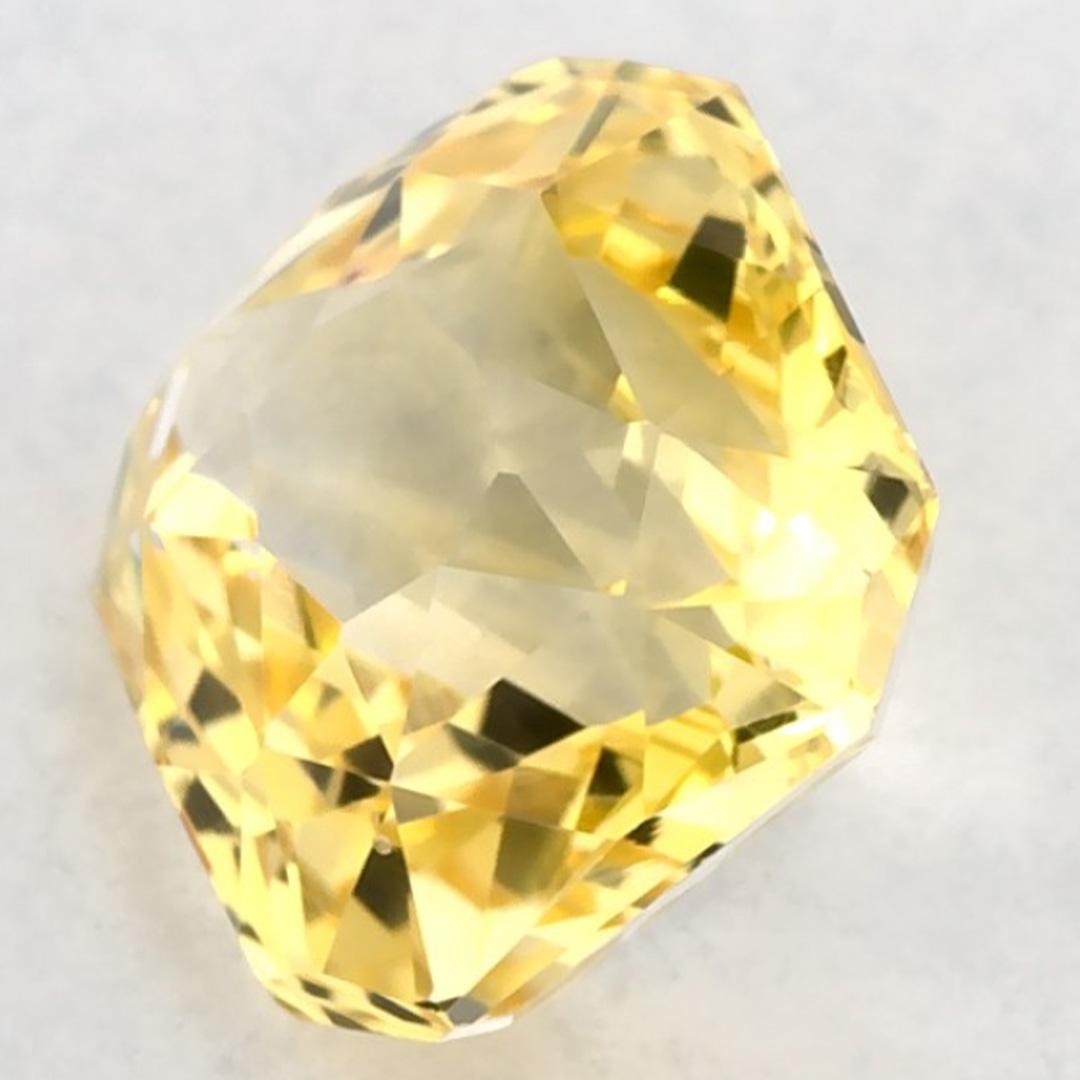 Donna 1.44 carati di zaffiro giallo radiante in vendita