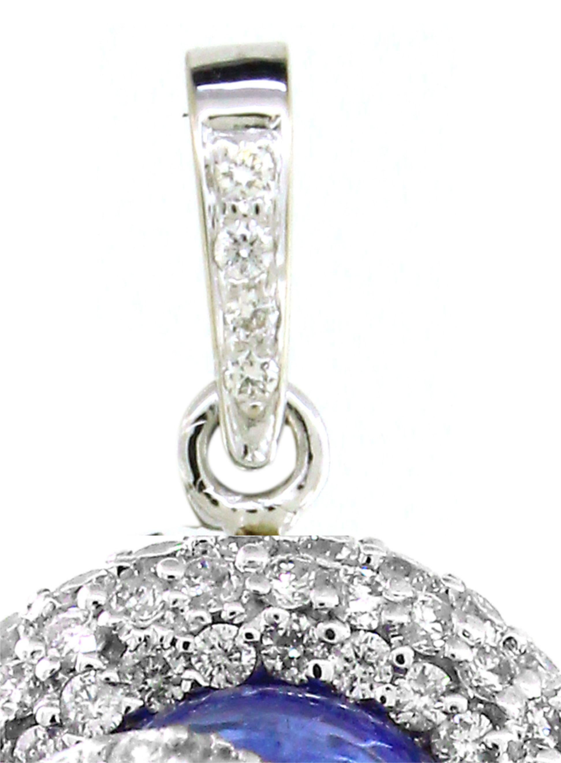 Wir stellen eine atemberaubende Pendelleuchte vor, die moderne Eleganz und kühne Raffinesse verkörpert. Dieses exquisite Schmuckstück zeigt zwei atemberaubende ovale Tansanite mit einem Gesamtgewicht von 14,4 Karat, die für ihre tiefen,